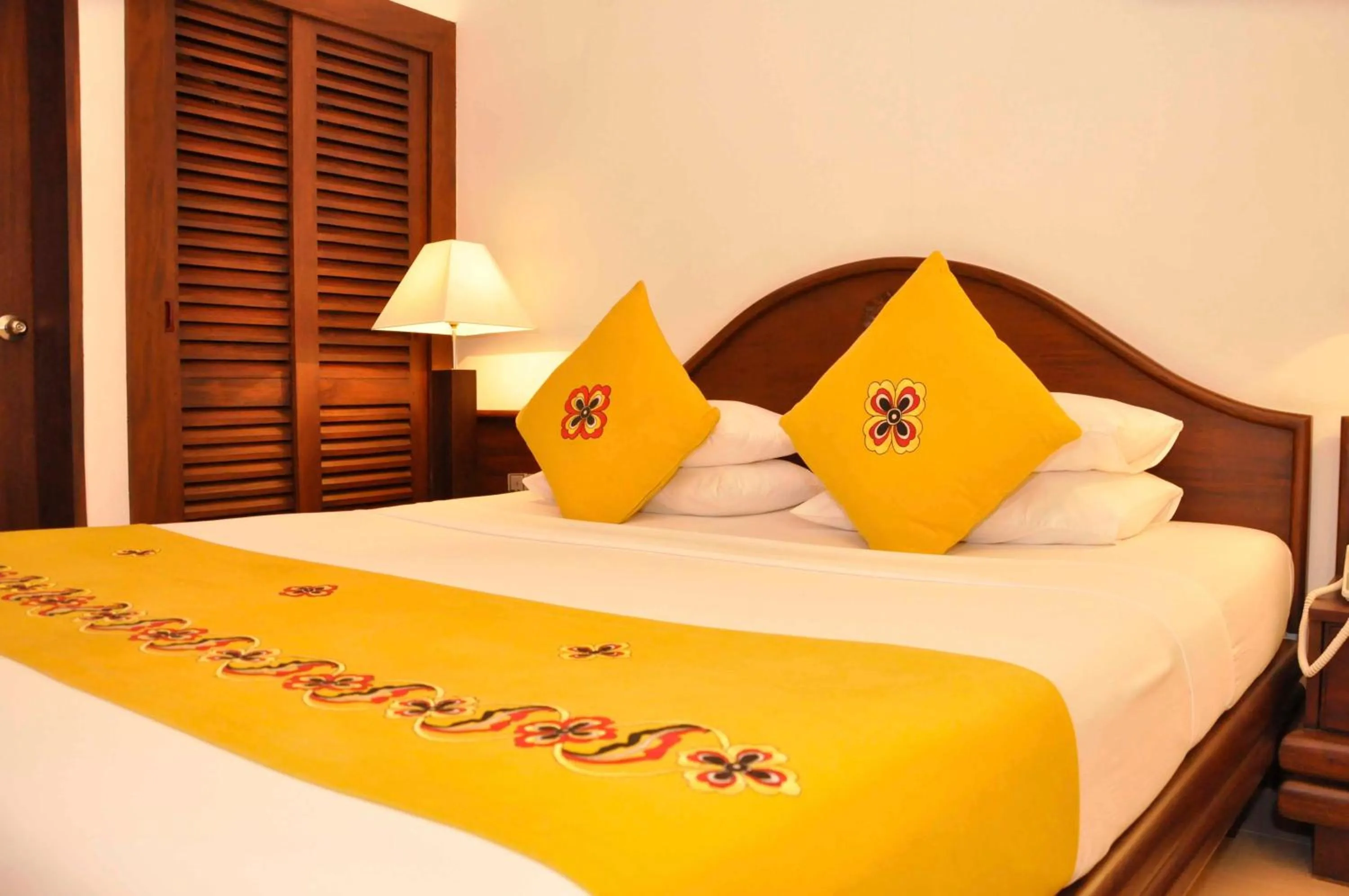 Bed in Amaya Lake Dambulla