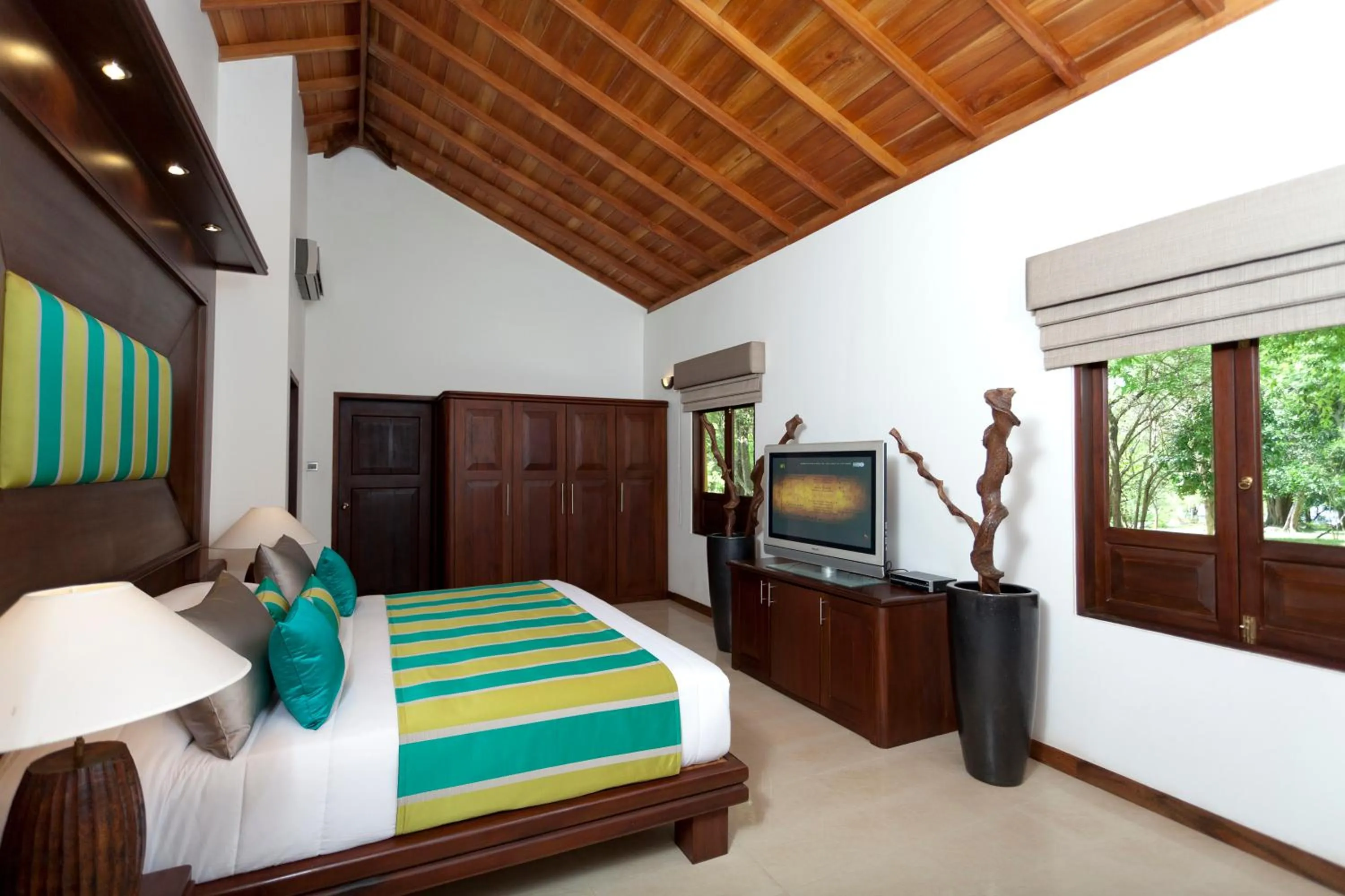 Day, Bed in Amaya Lake Dambulla