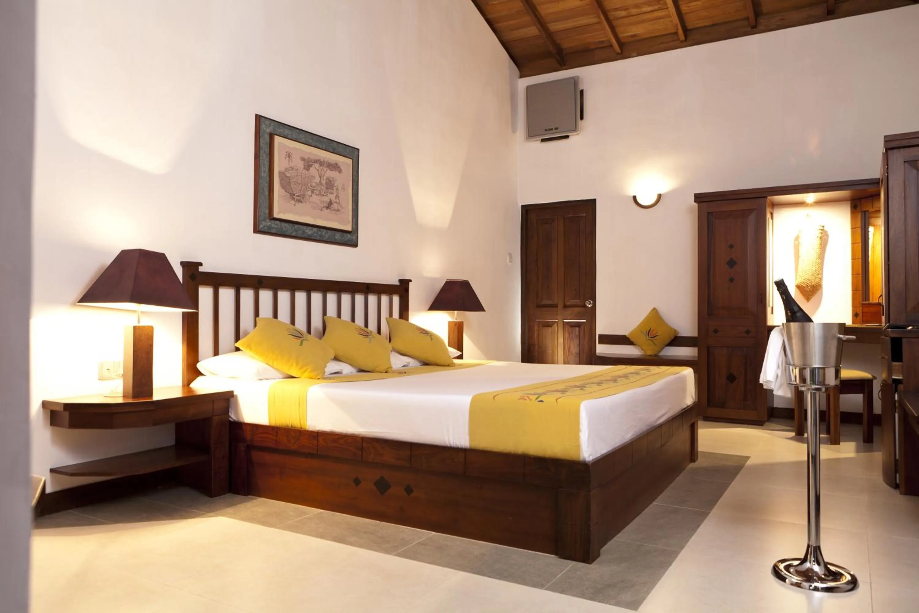 Bed in Amaya Lake Dambulla
