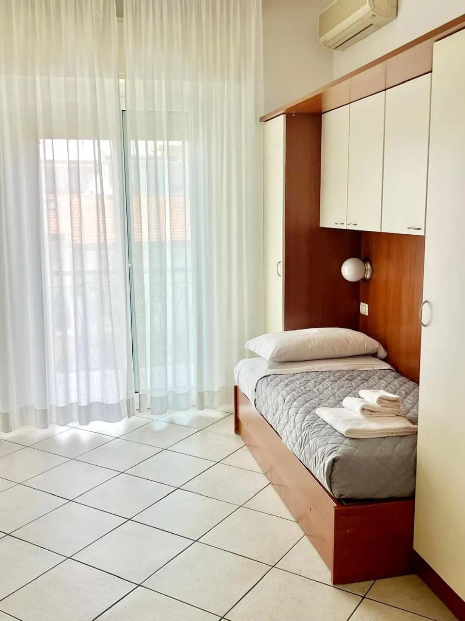 Bed in Residence I Girasoli