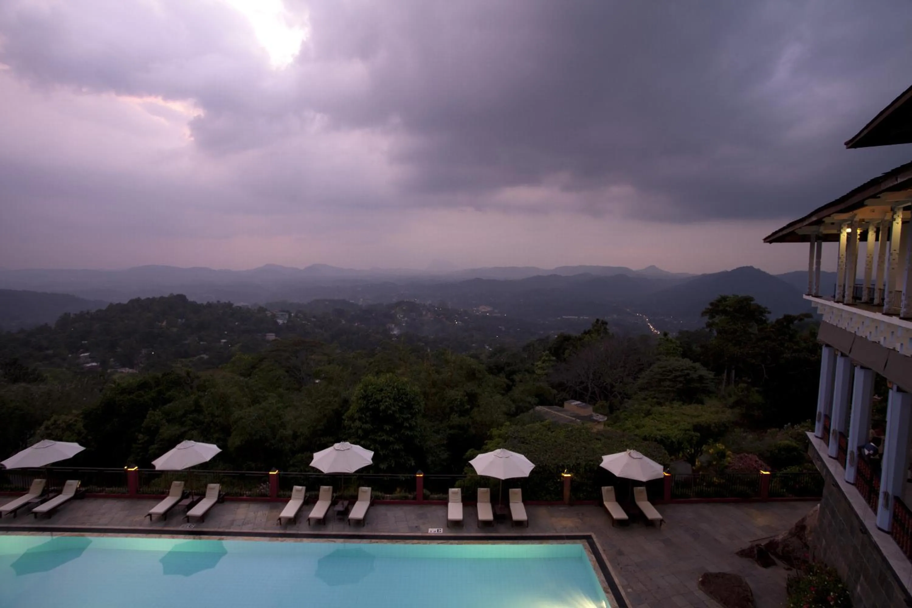 Swimming pool in Amaya Hills Kandy