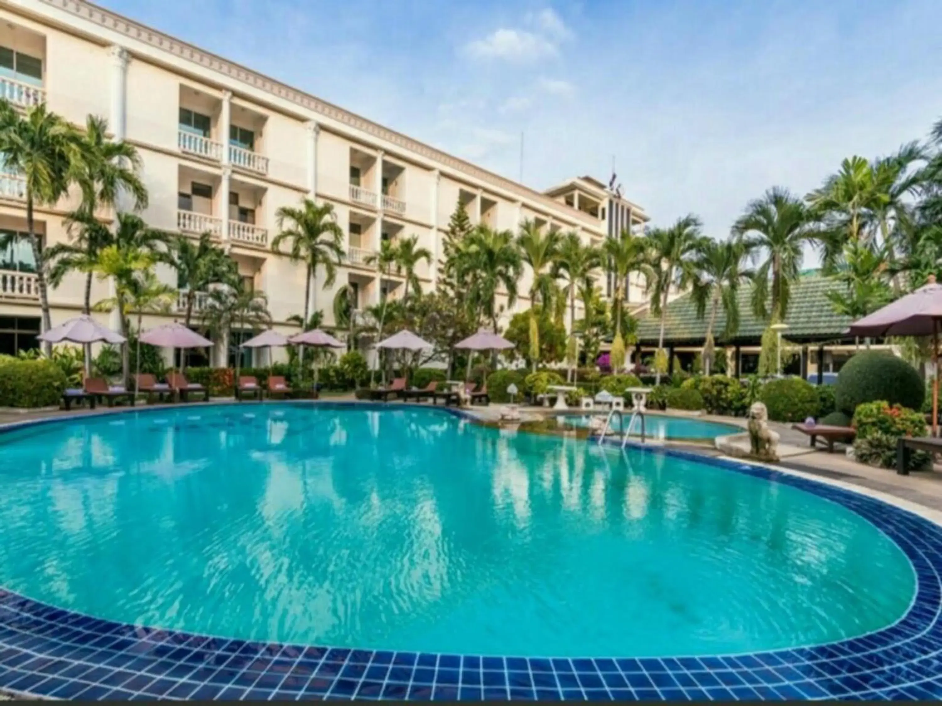 Property building, Swimming Pool in Hotel Romeo Palace Pattaya