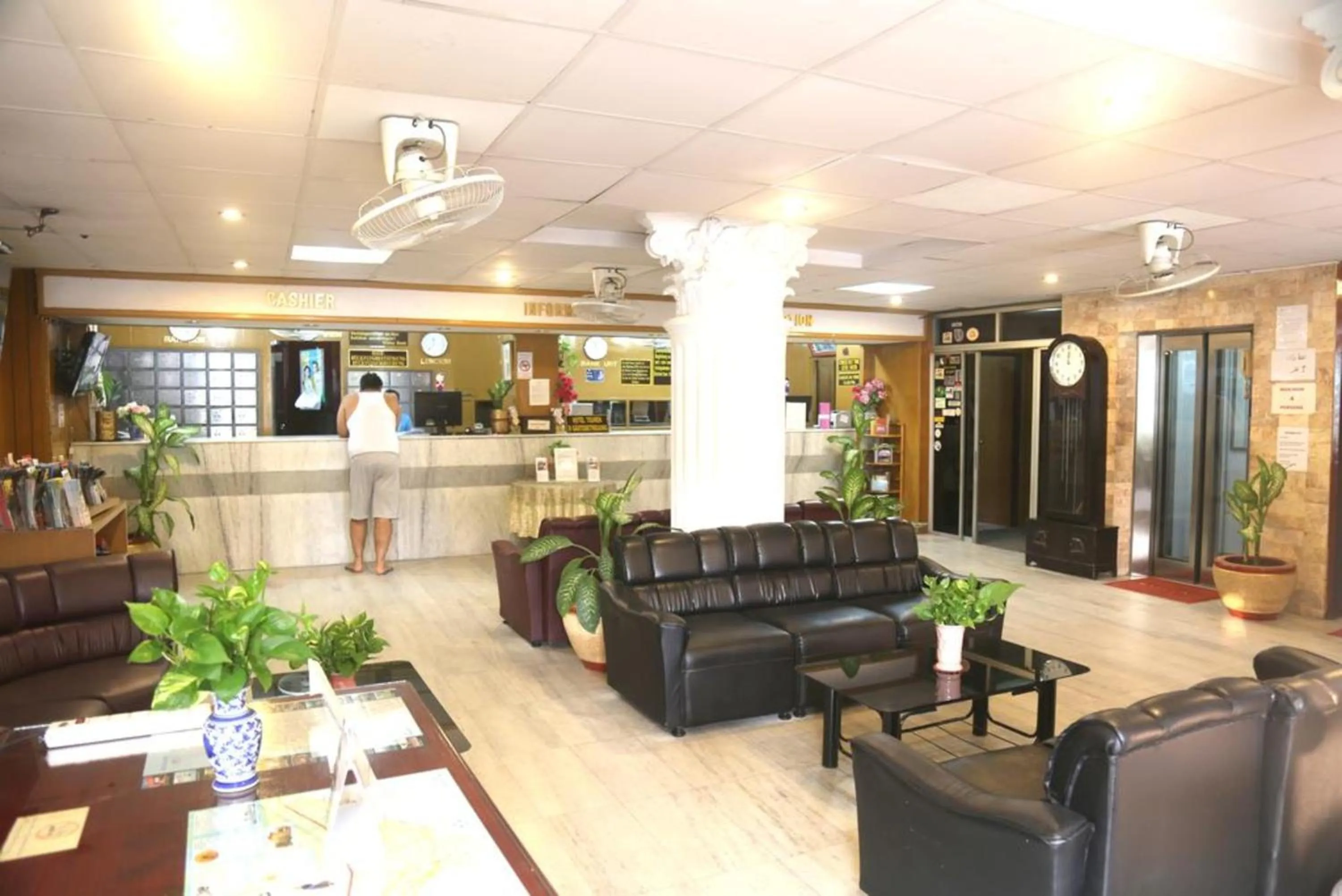 Lobby or reception in Hotel Romeo Palace Pattaya