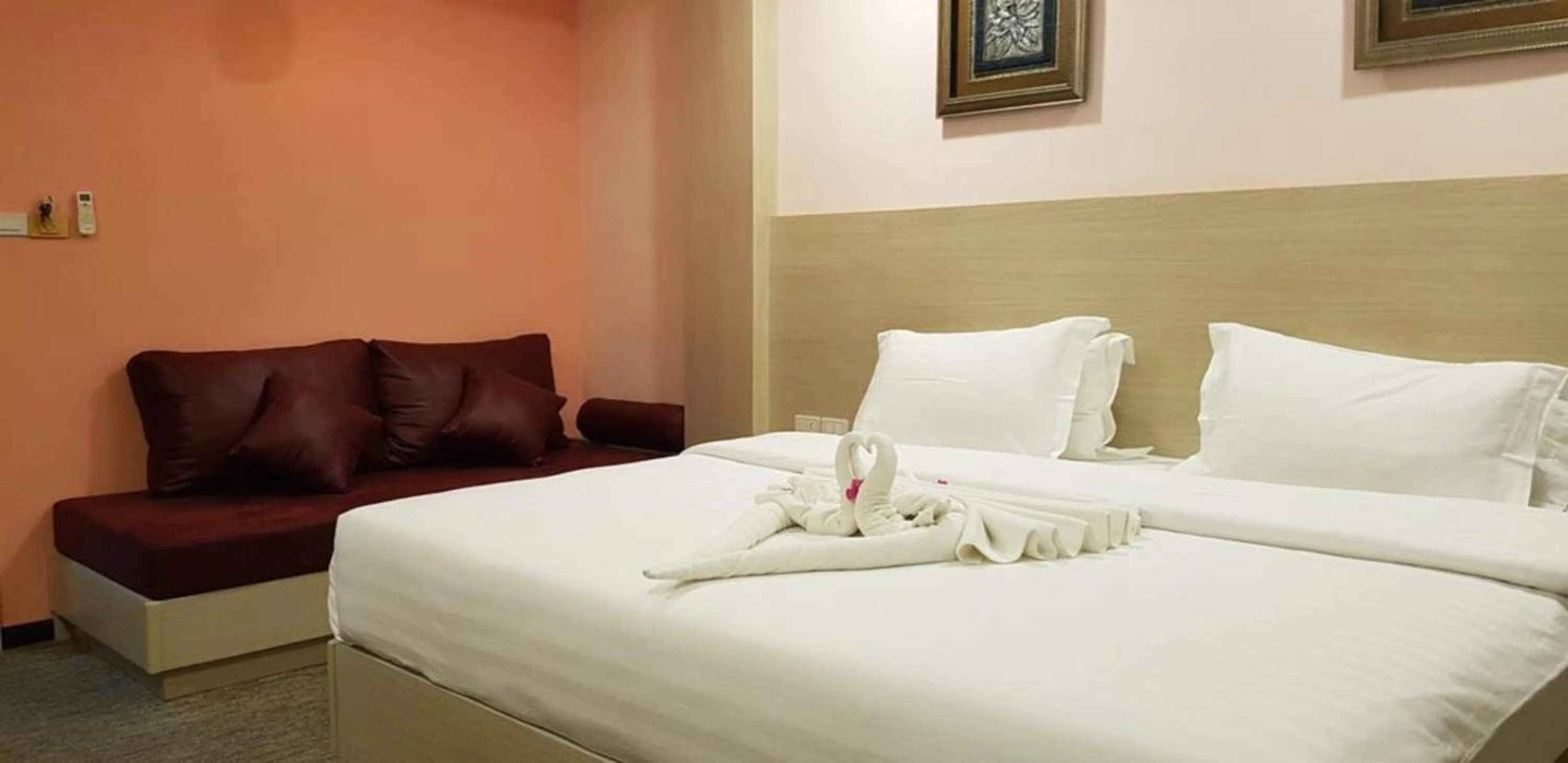 Photo of the whole room, Bed in Hotel Romeo Palace Pattaya