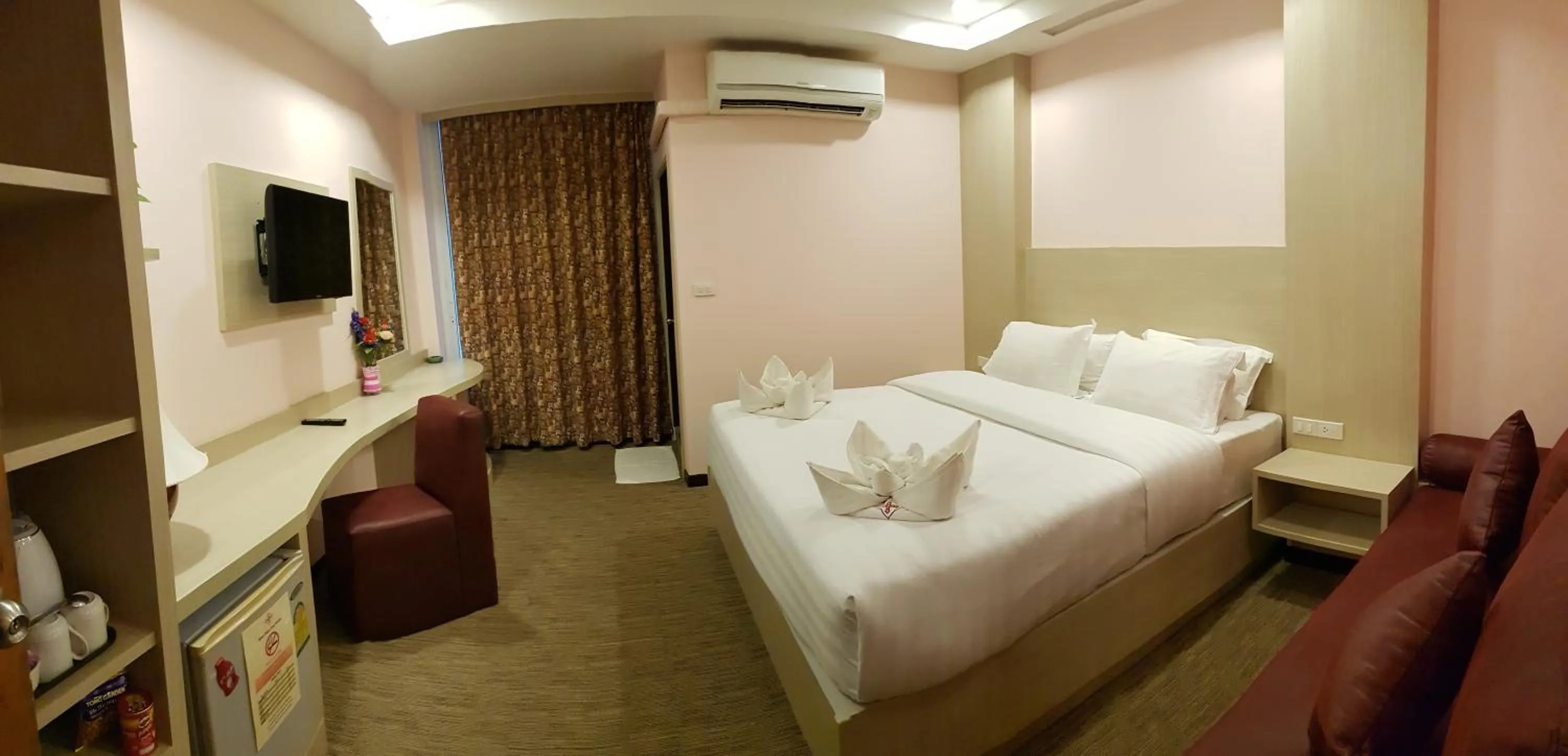 Photo of the whole room, Bed in Hotel Romeo Palace Pattaya