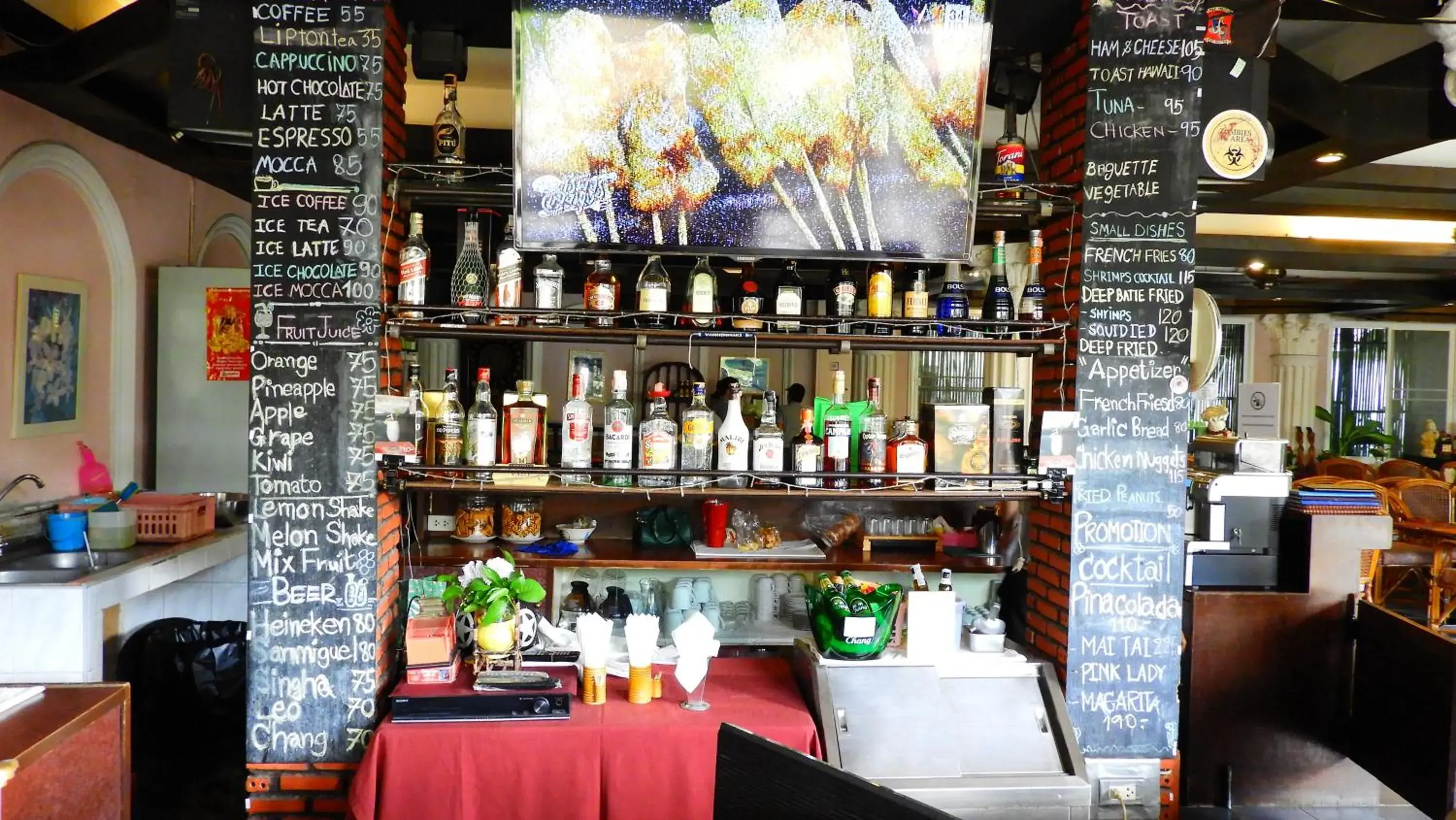 Lounge or bar, Lounge/Bar in Hotel Romeo Palace Pattaya