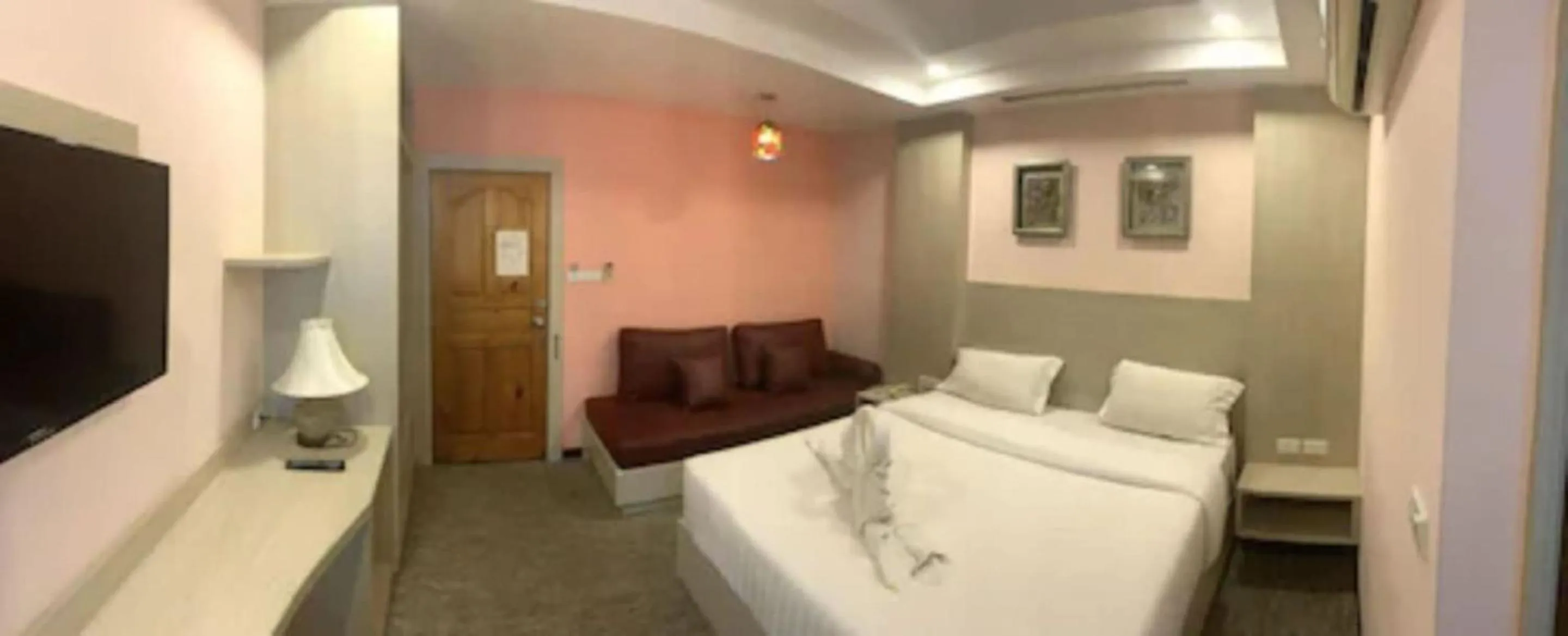 Bedroom, Bed in Hotel Romeo Palace Pattaya