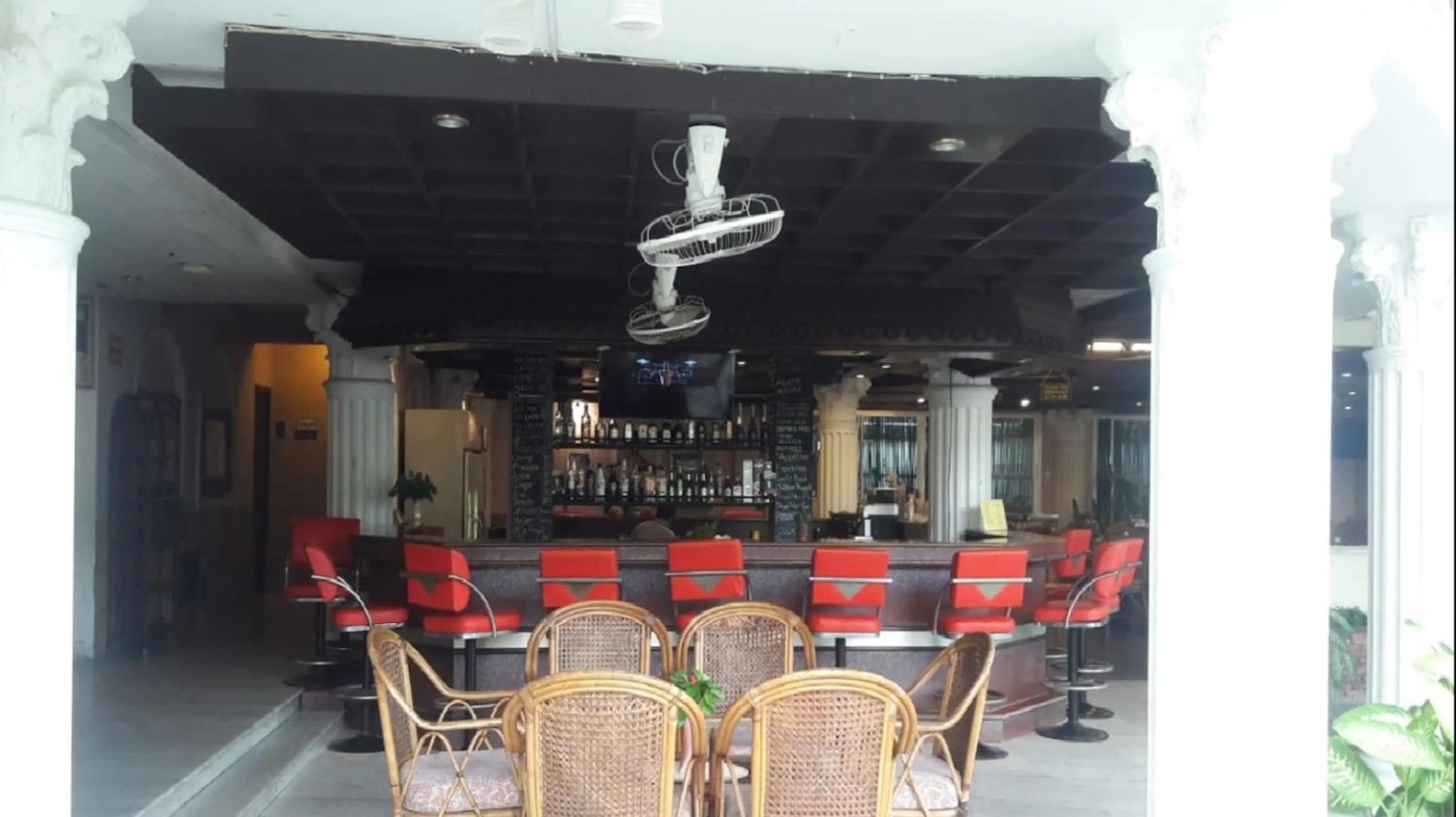 Restaurant/places to eat in Hotel Romeo Palace Pattaya