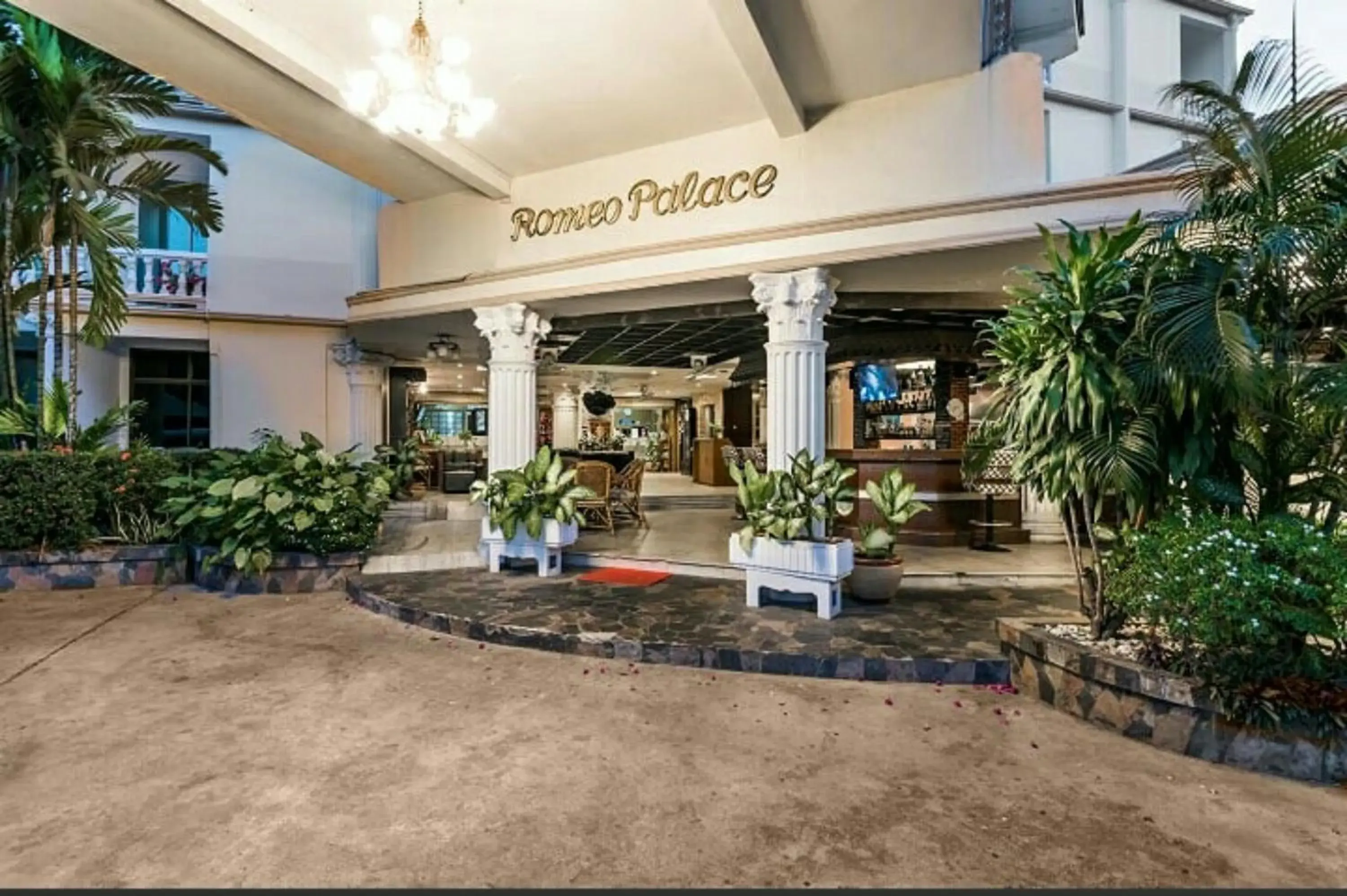 Lobby or reception in Hotel Romeo Palace Pattaya