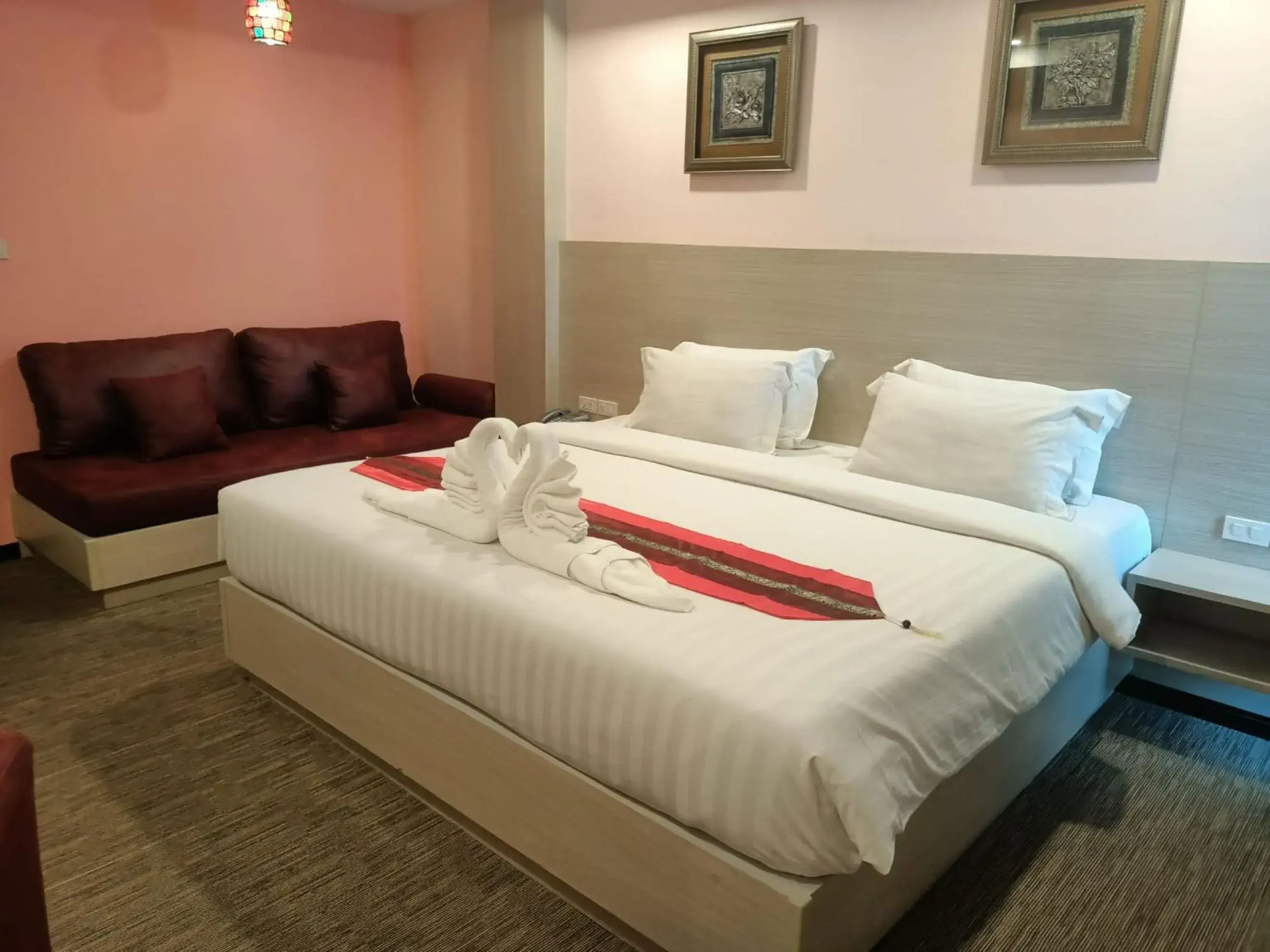 Bed in Hotel Romeo Palace Pattaya