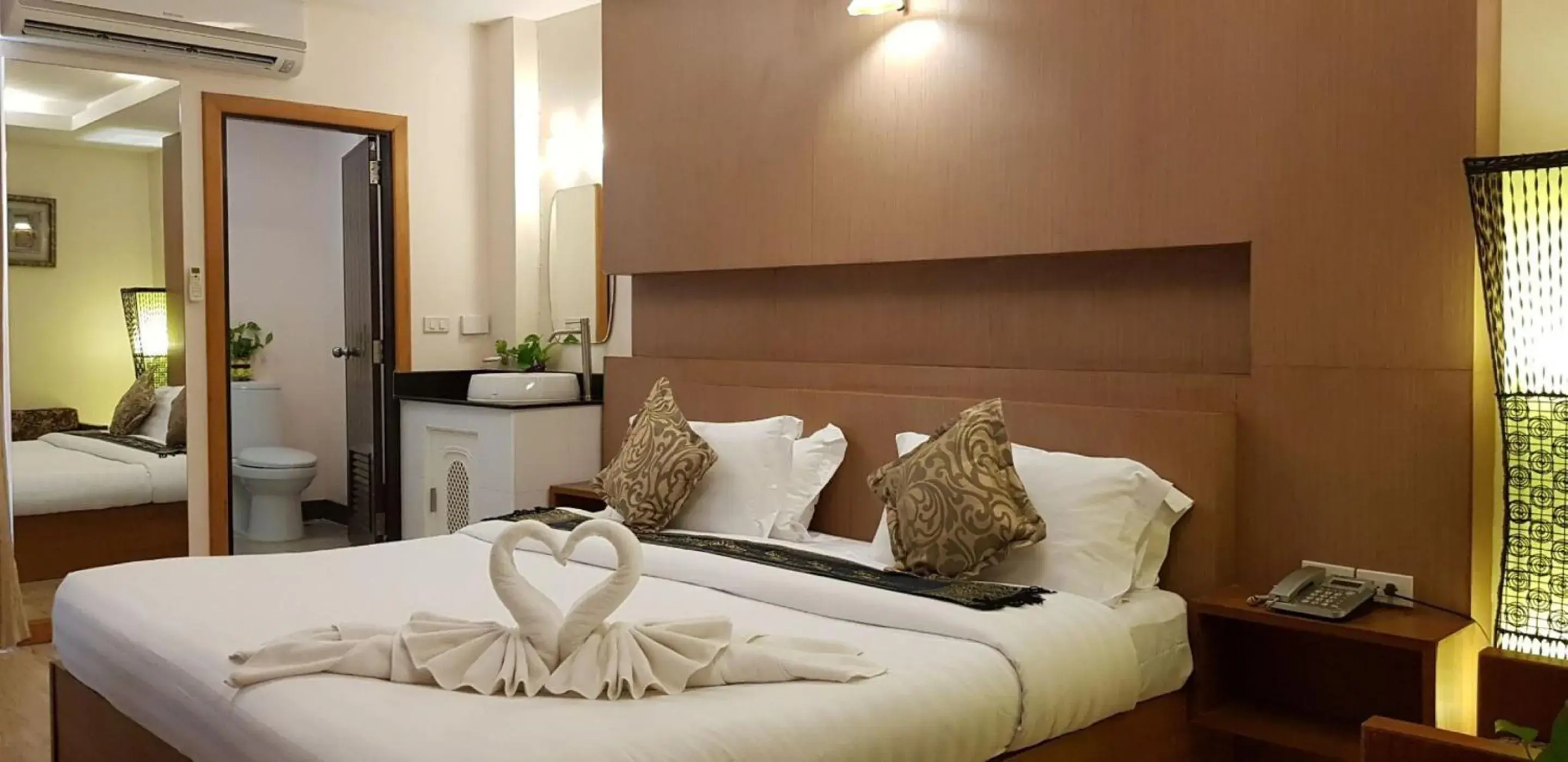 Bed in Hotel Romeo Palace Pattaya