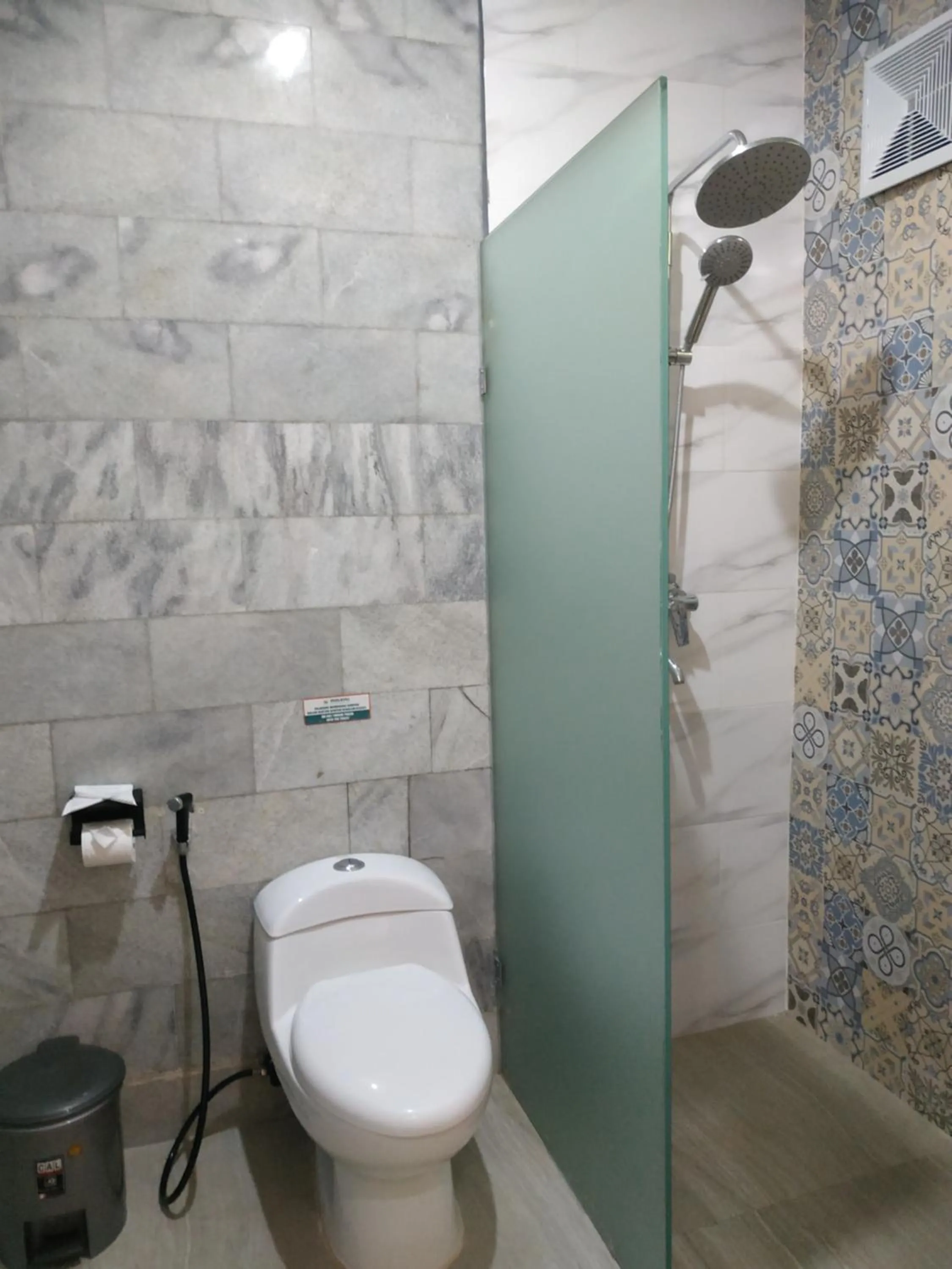 Shower in Melasti Kuta Beach Hotel & Spa