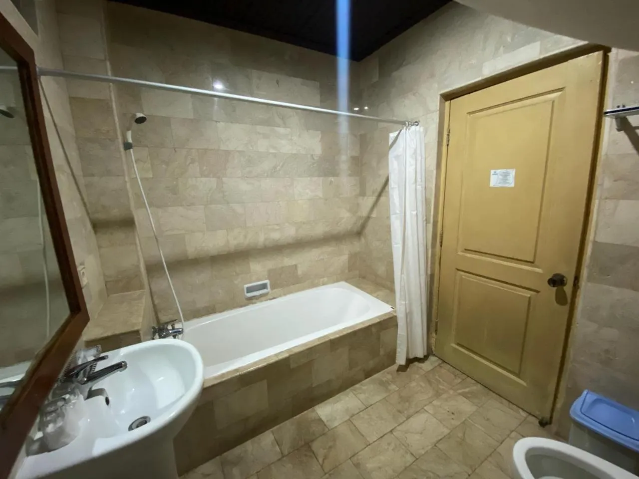 Bath in Melasti Kuta Beach Hotel & Spa