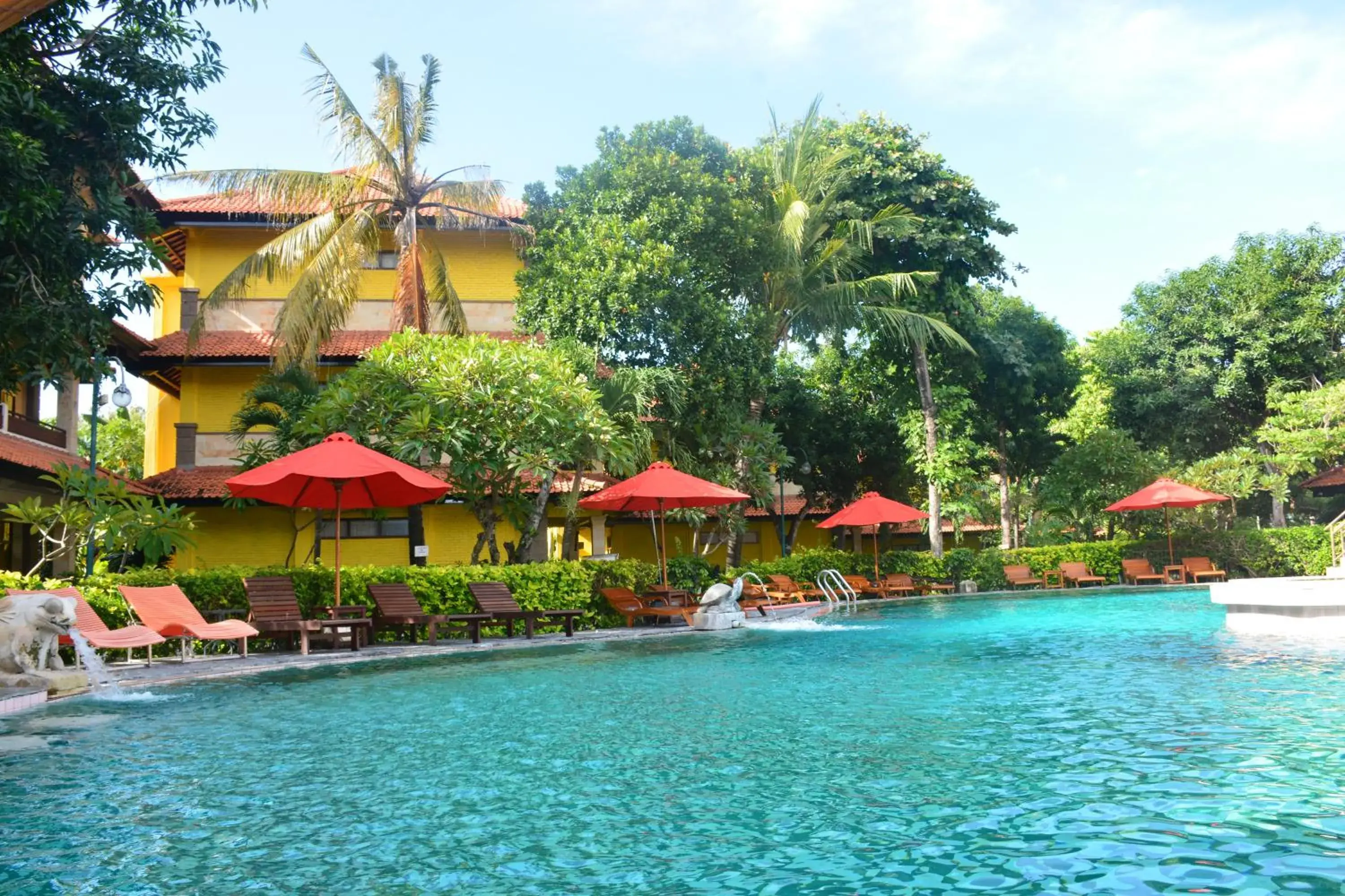 Swimming pool in Melasti Beach Resort & Spa Legian Swimming pool in Melasti Beach Resort & Spa Legian