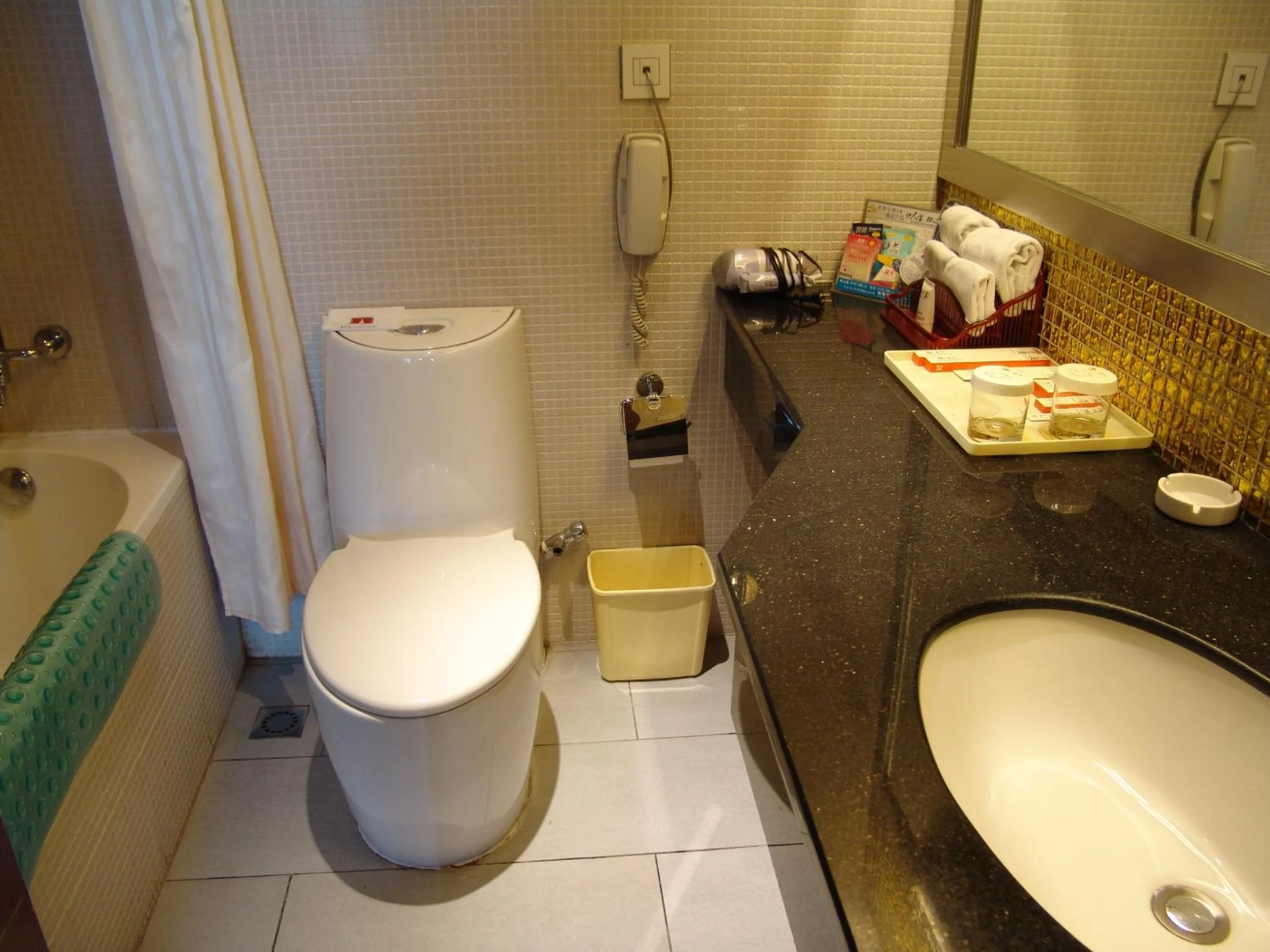 Bathroom in Kunming Golden Spring Hotel