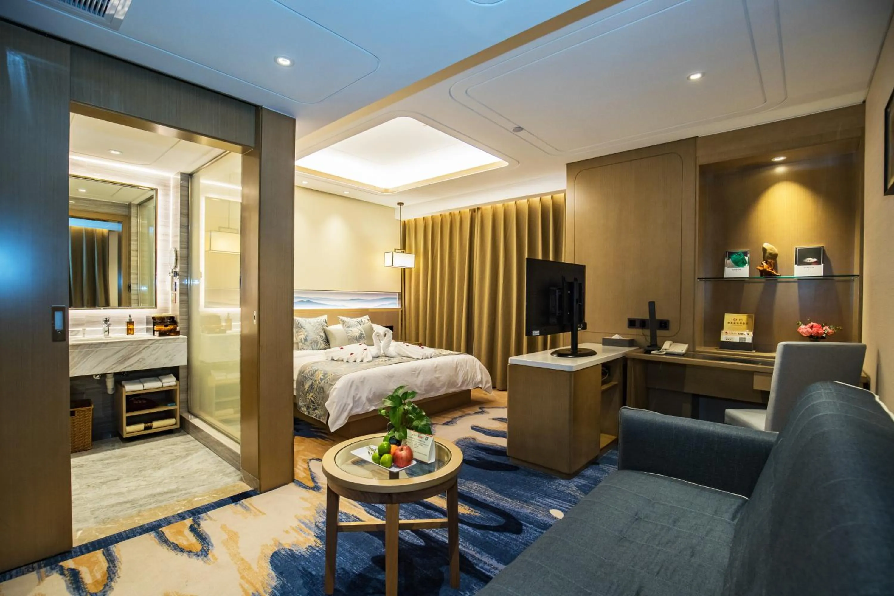 Bed in Kunming Golden Spring Hotel