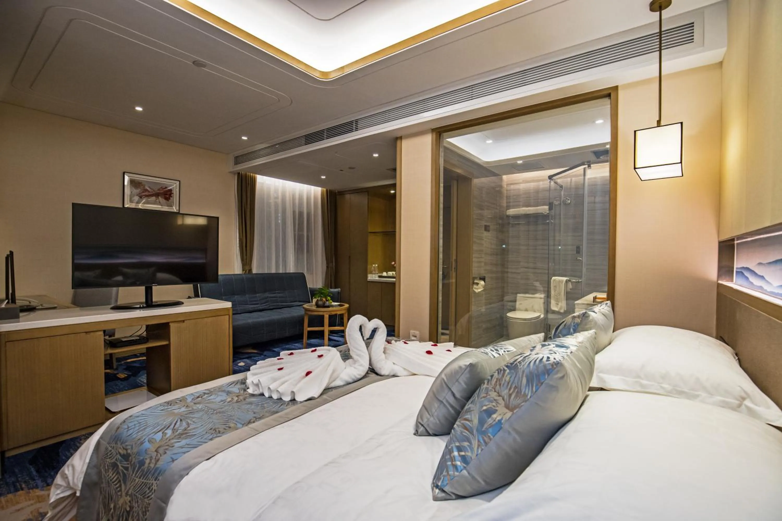 Bed in Kunming Golden Spring Hotel