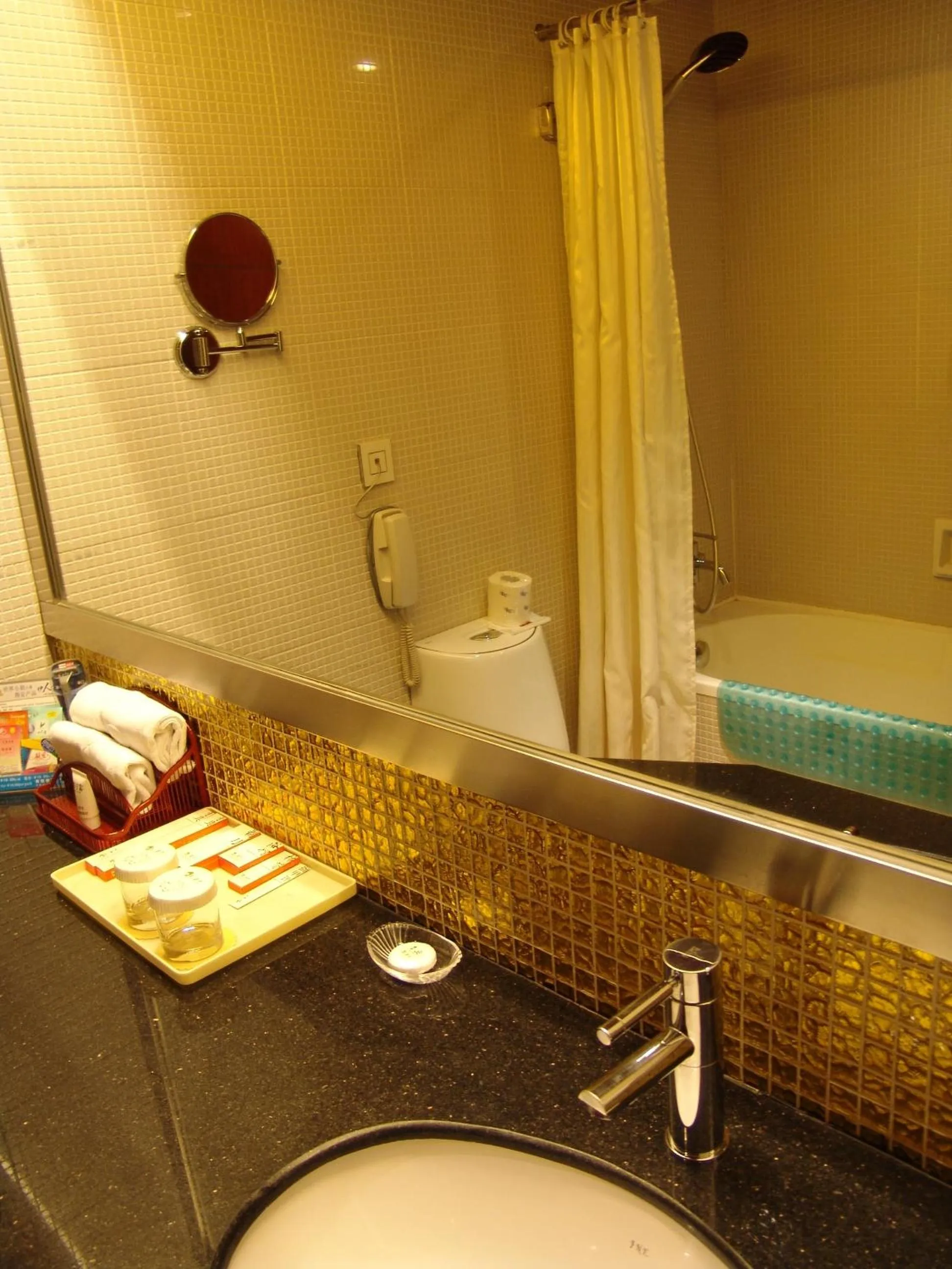 Bathroom in Kunming Golden Spring Hotel