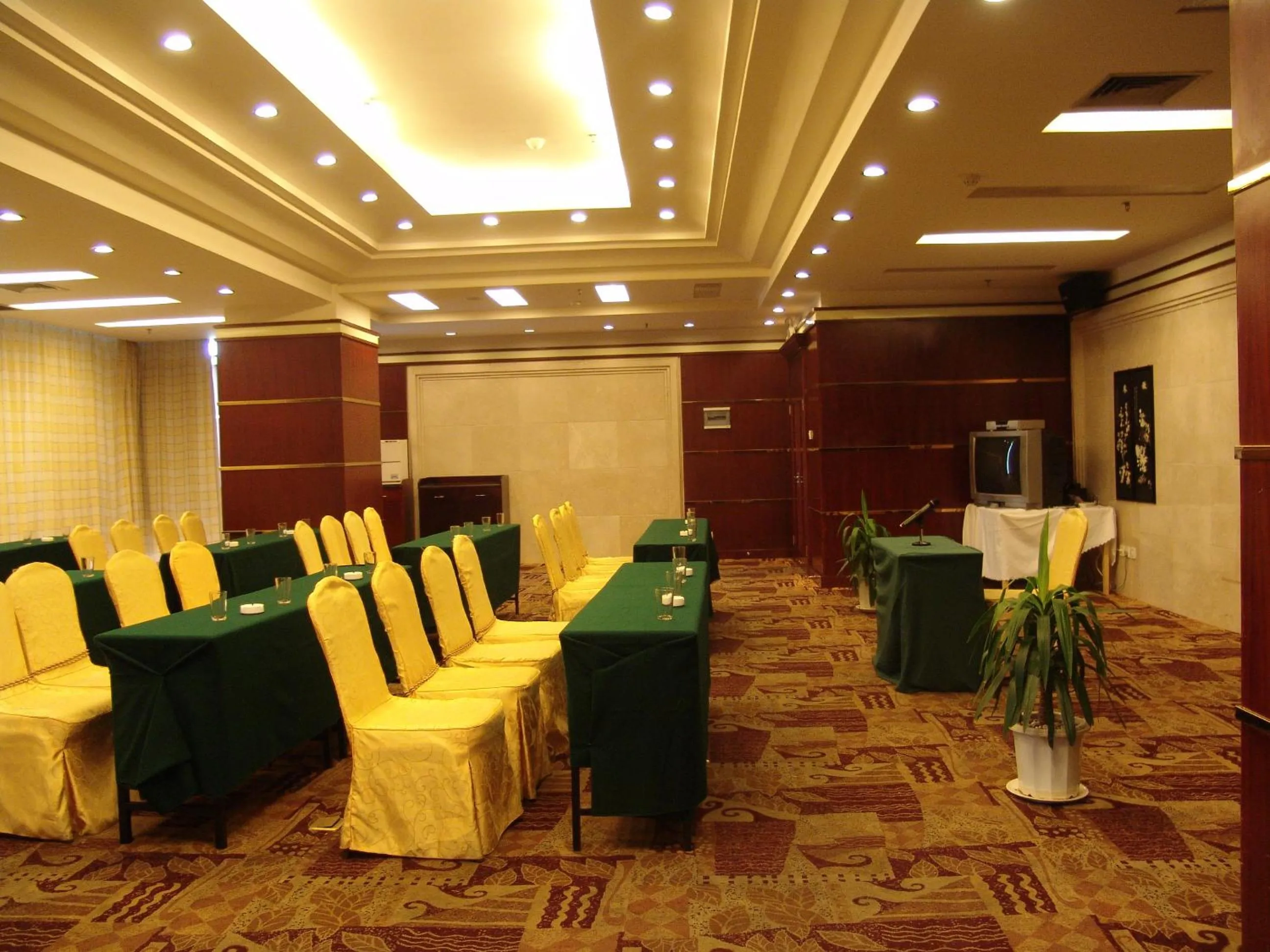 Business facilities in Kunming Golden Spring Hotel