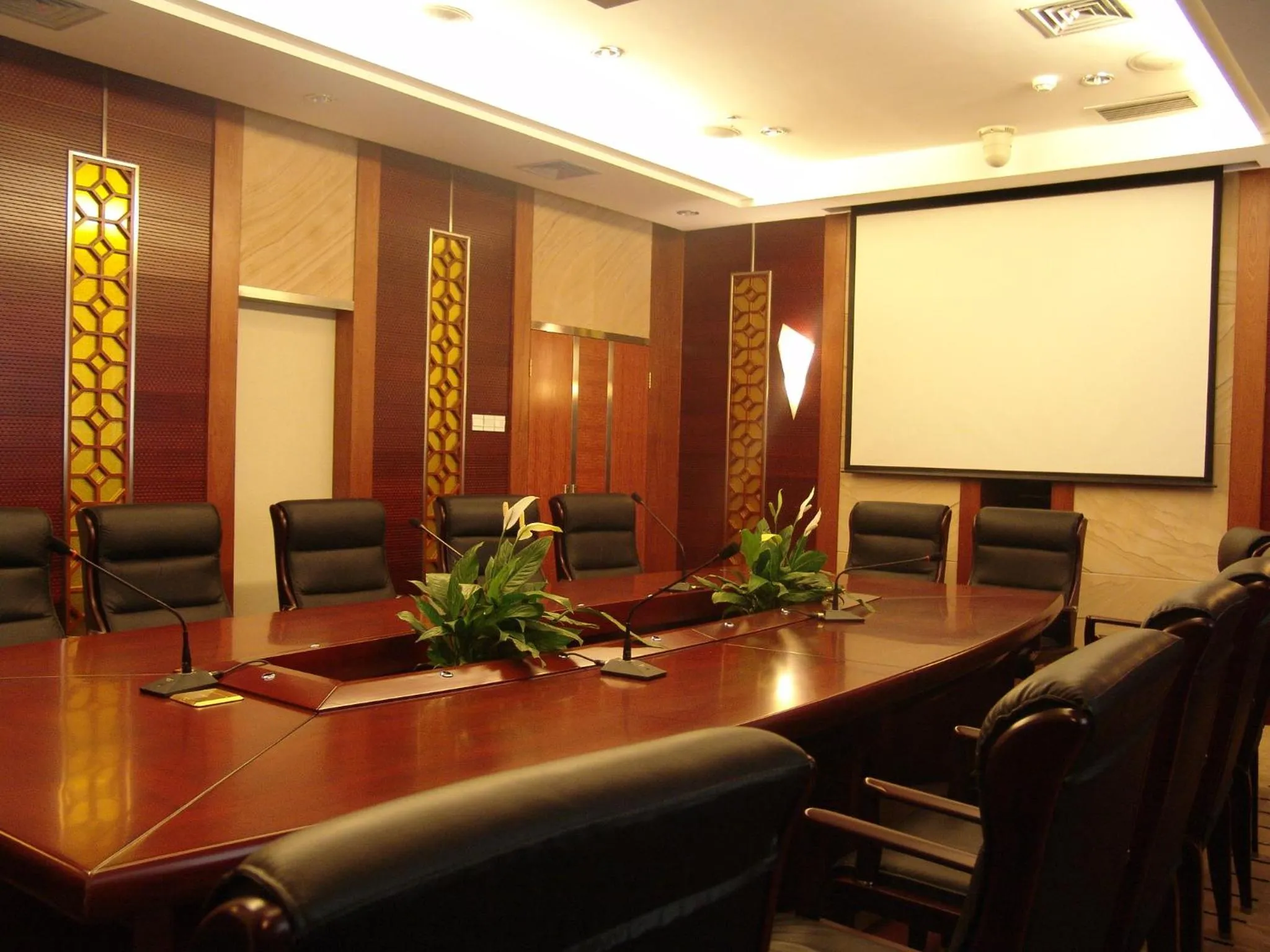 Business facilities in Kunming Golden Spring Hotel