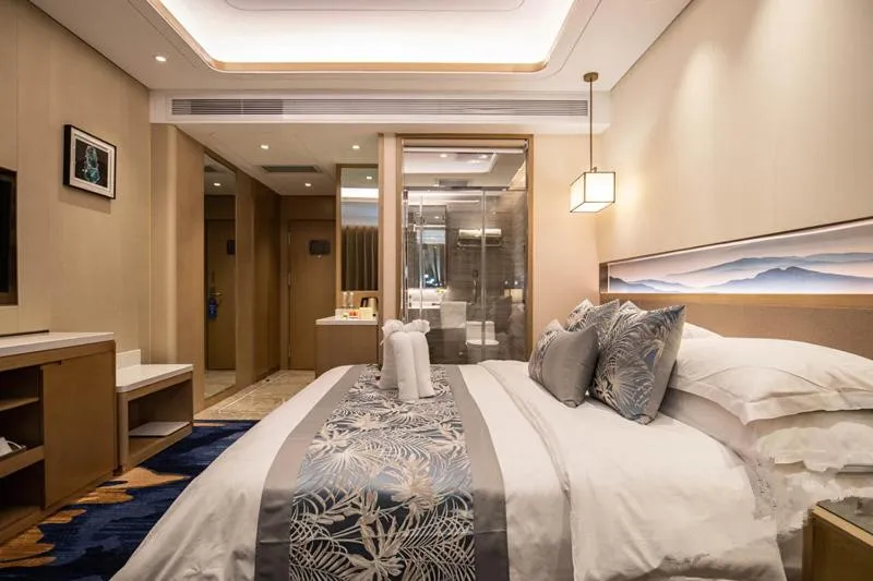 Bed in Kunming Golden Spring Hotel