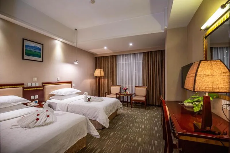 Bed in Kunming Golden Spring Hotel