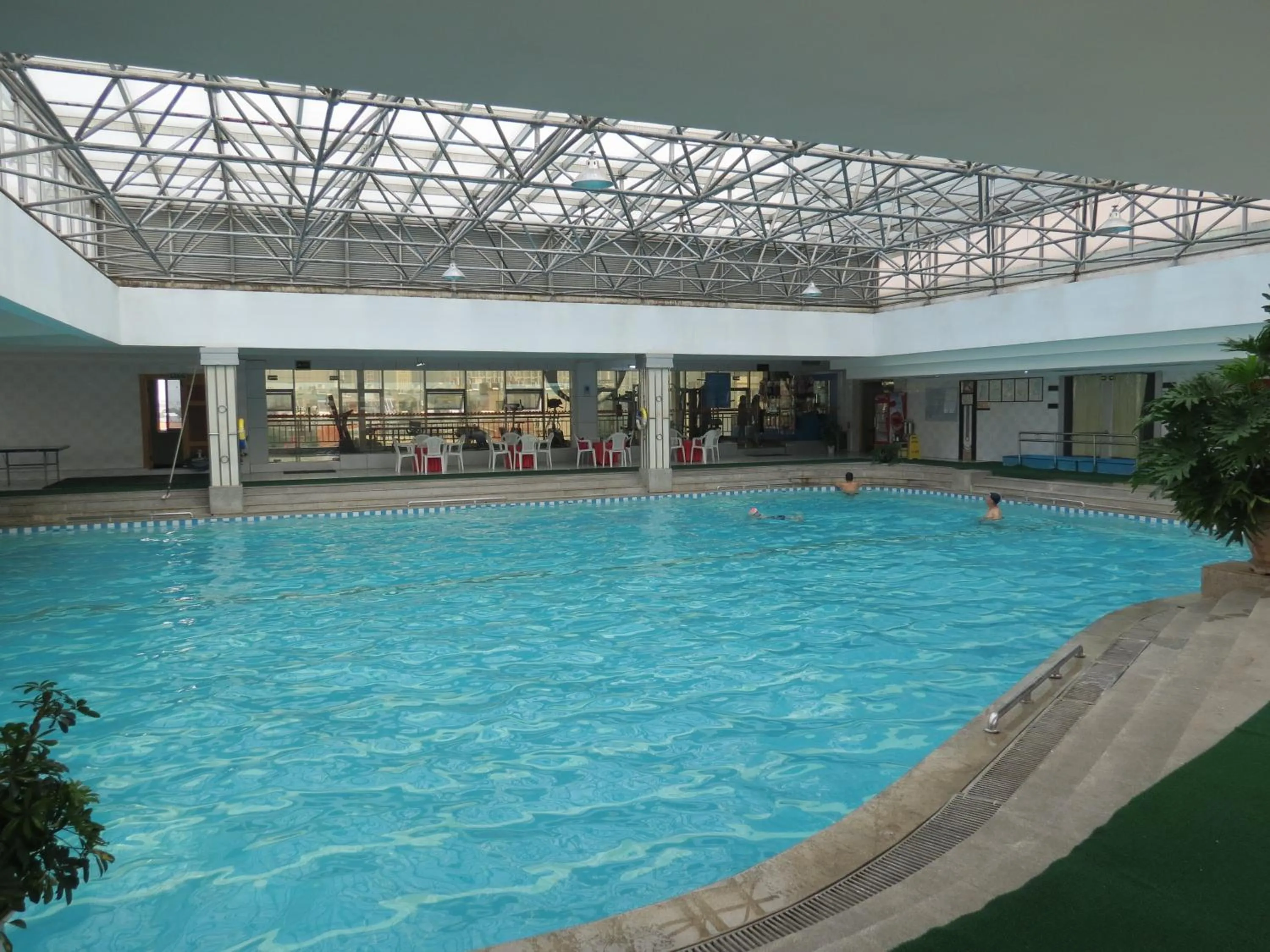 Swimming pool in Kunming Golden Spring Hotel