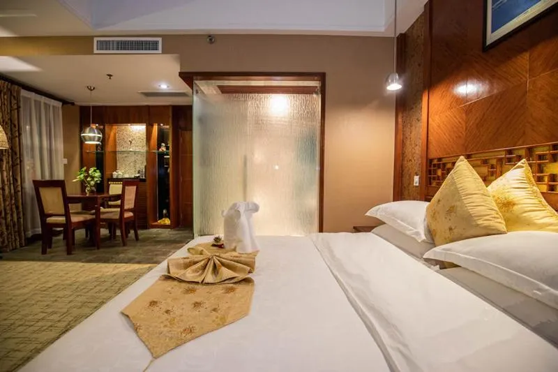 Bed in Kunming Golden Spring Hotel