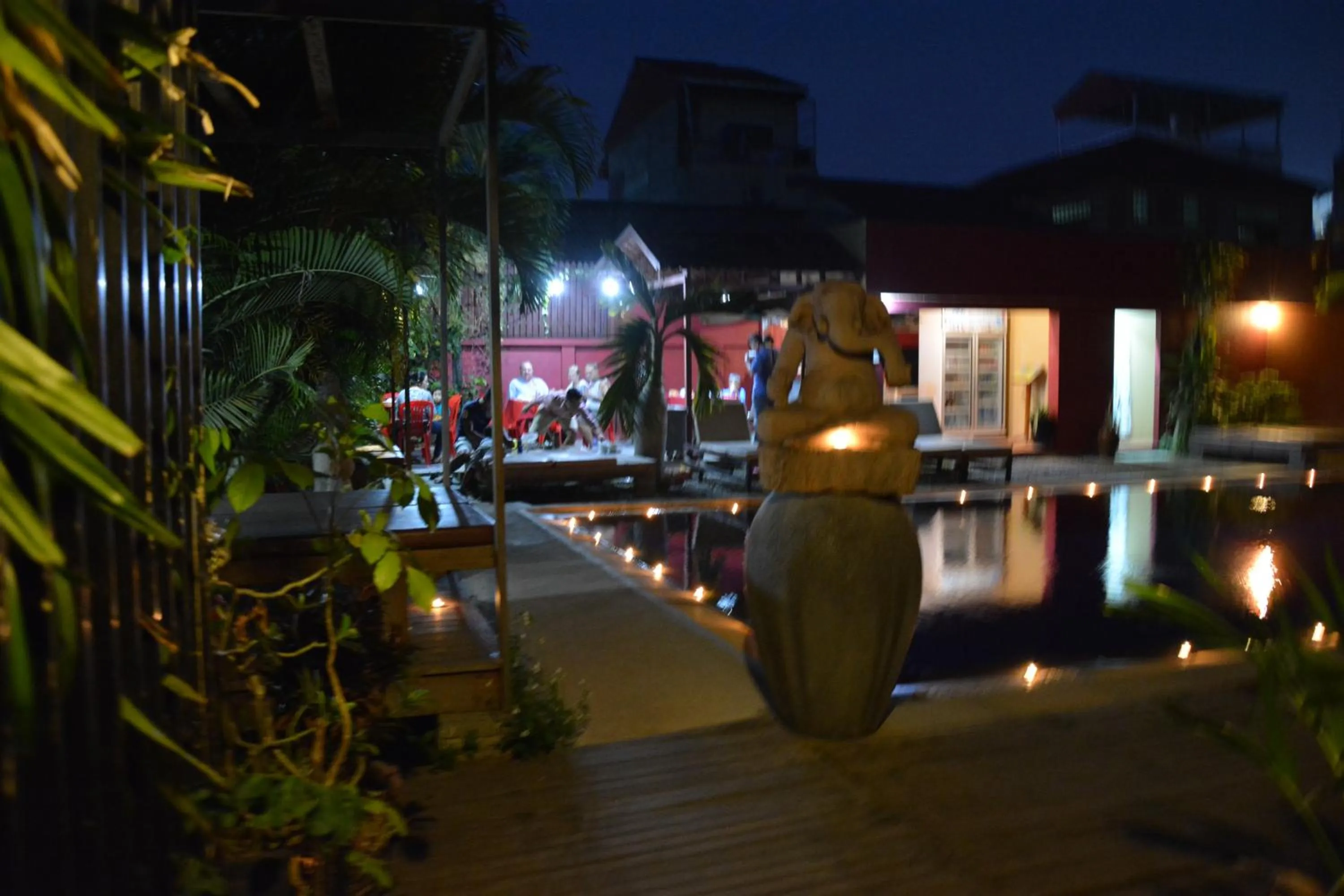 Restaurant/places to eat in Mom's Guesthouse