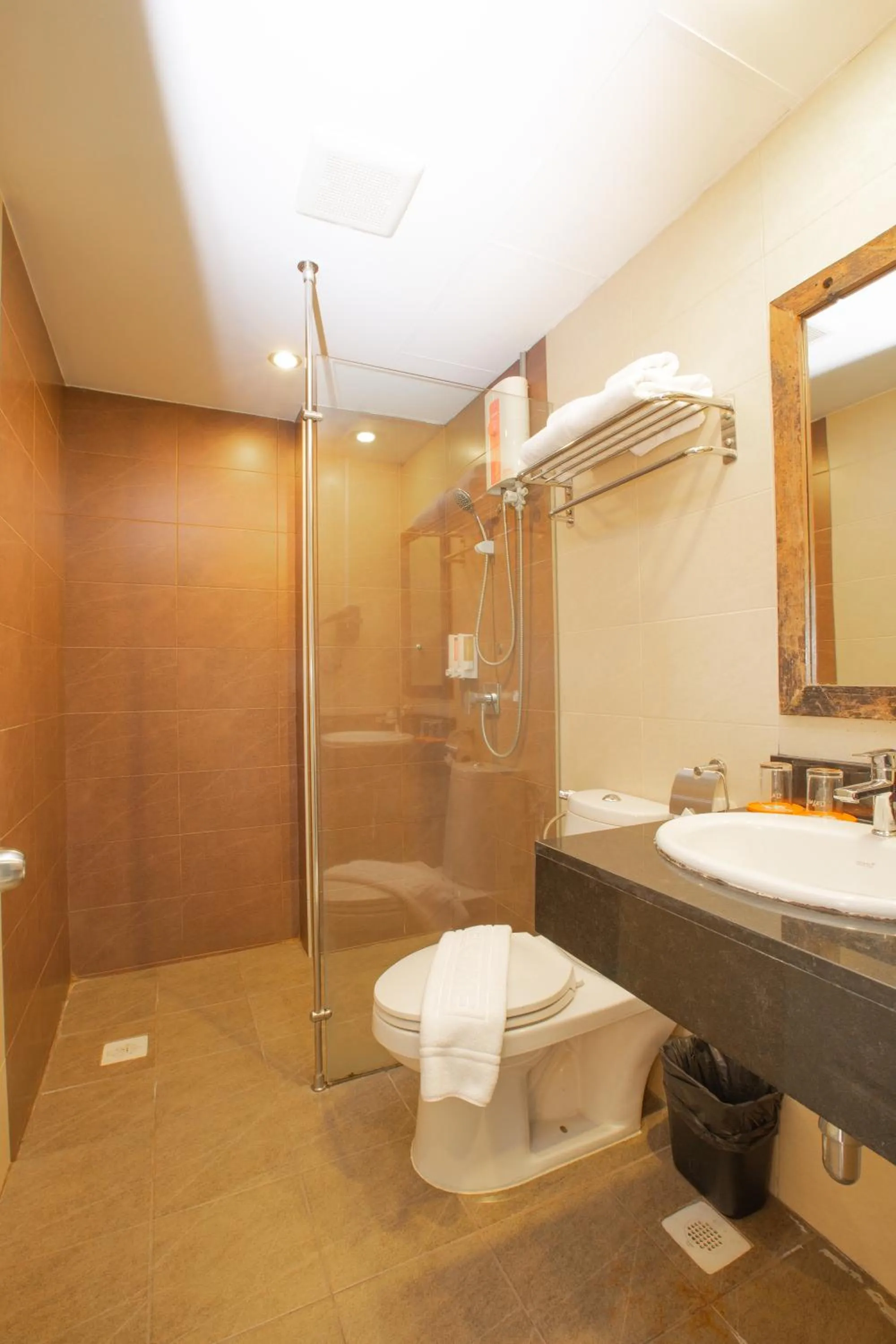 Shower in MeStyle Place Hotel