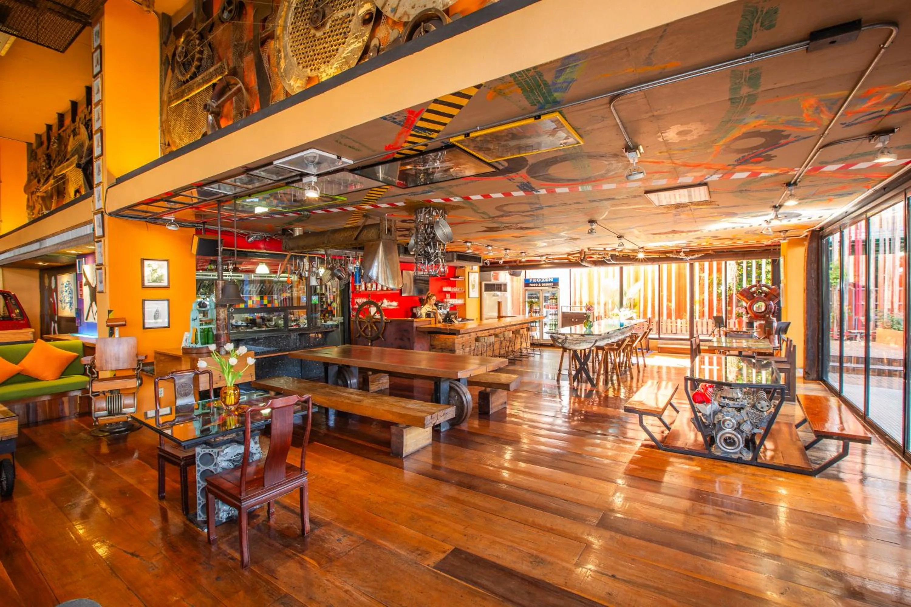 Restaurant/places to eat in MeStyle Place Hotel