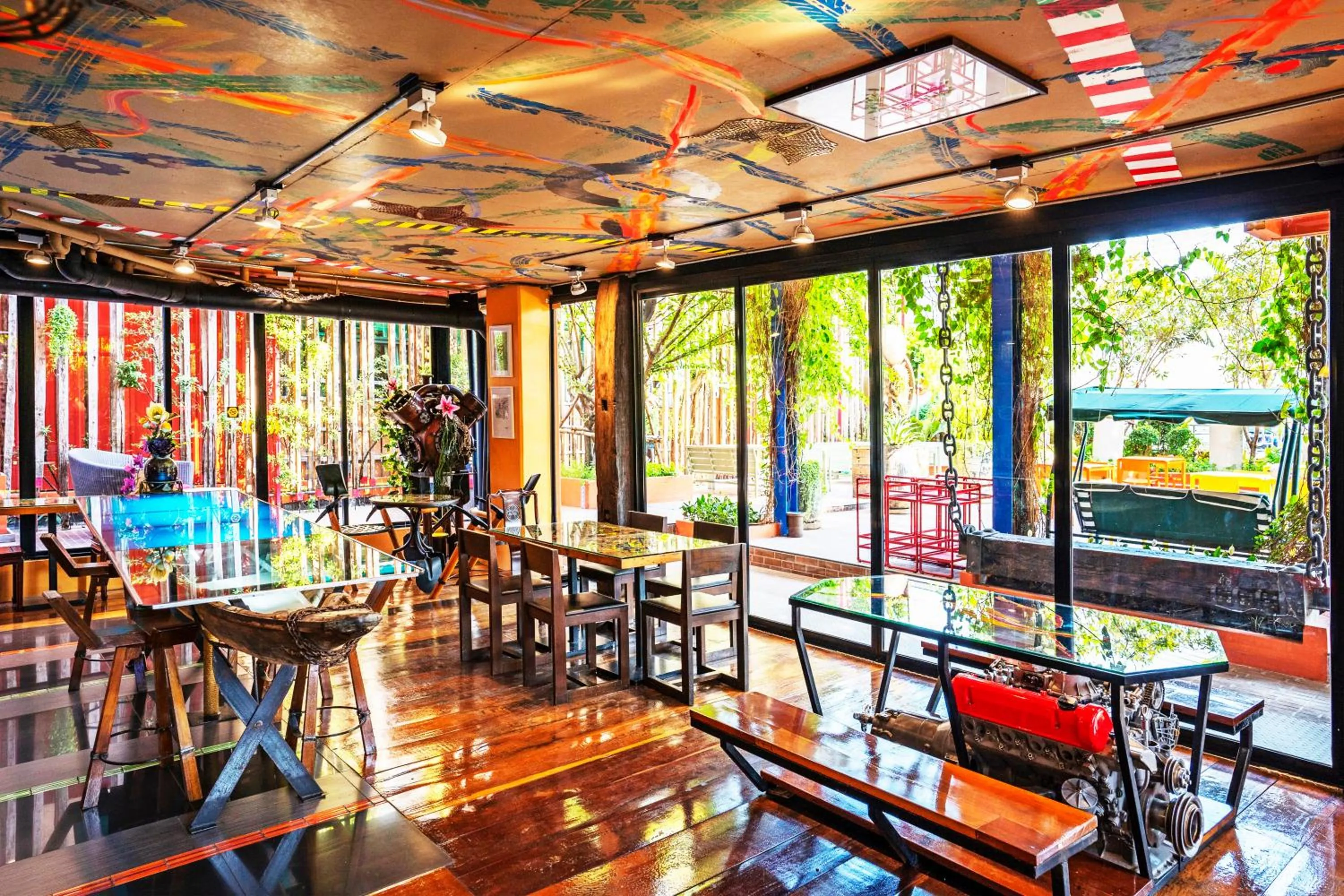 Restaurant/places to eat in MeStyle Place Hotel