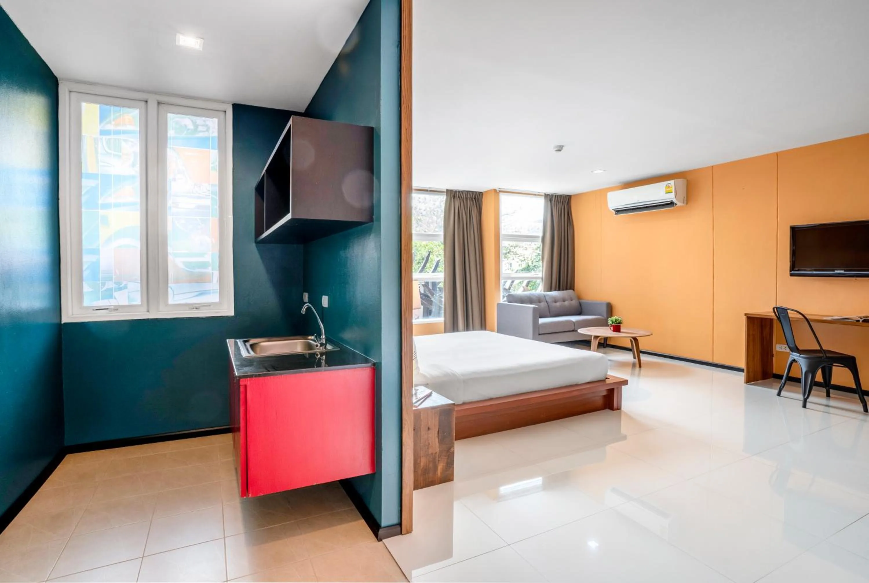 Kitchen or kitchenette, Bed in MeStyle Place Hotel