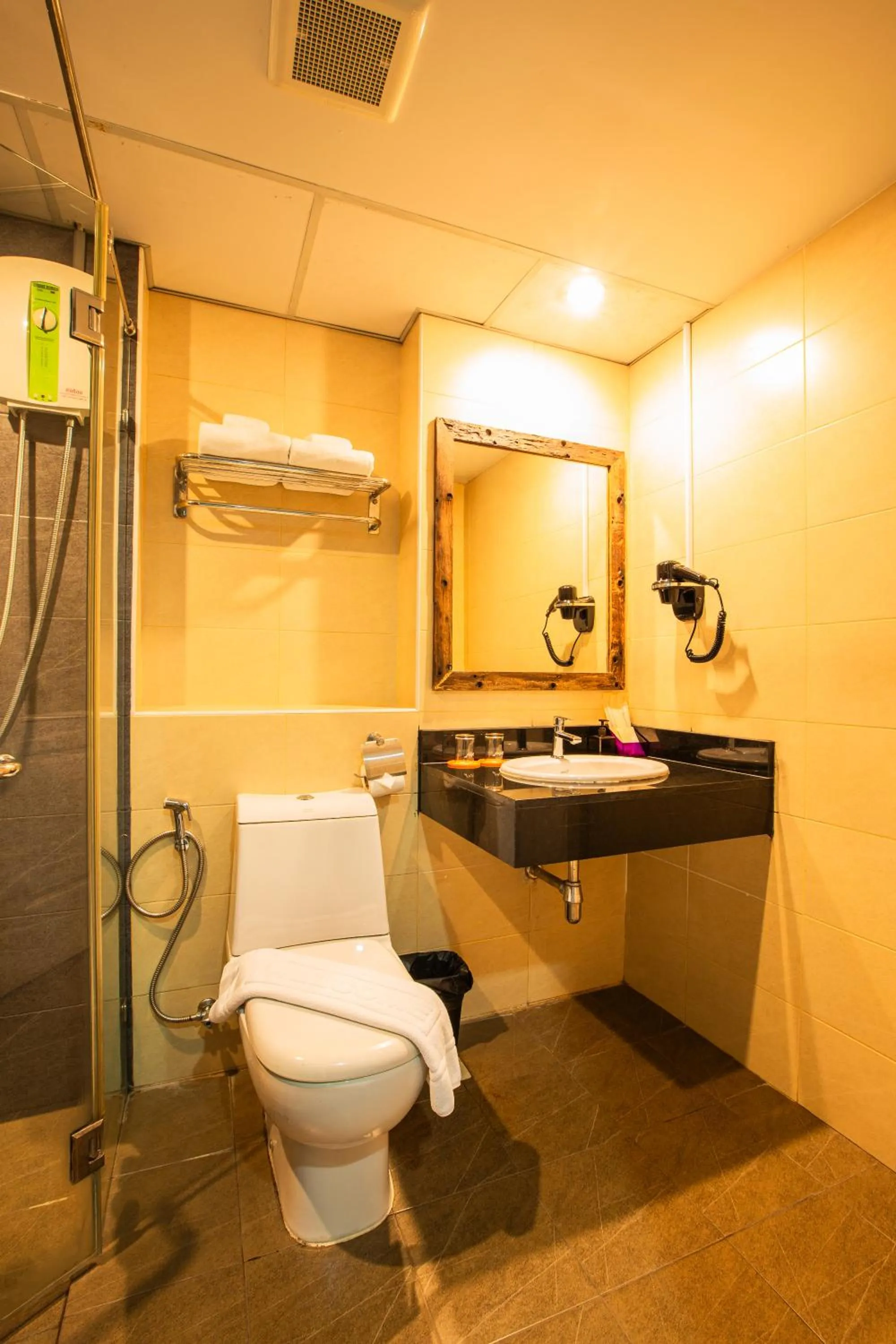 Toilet in MeStyle Place Hotel