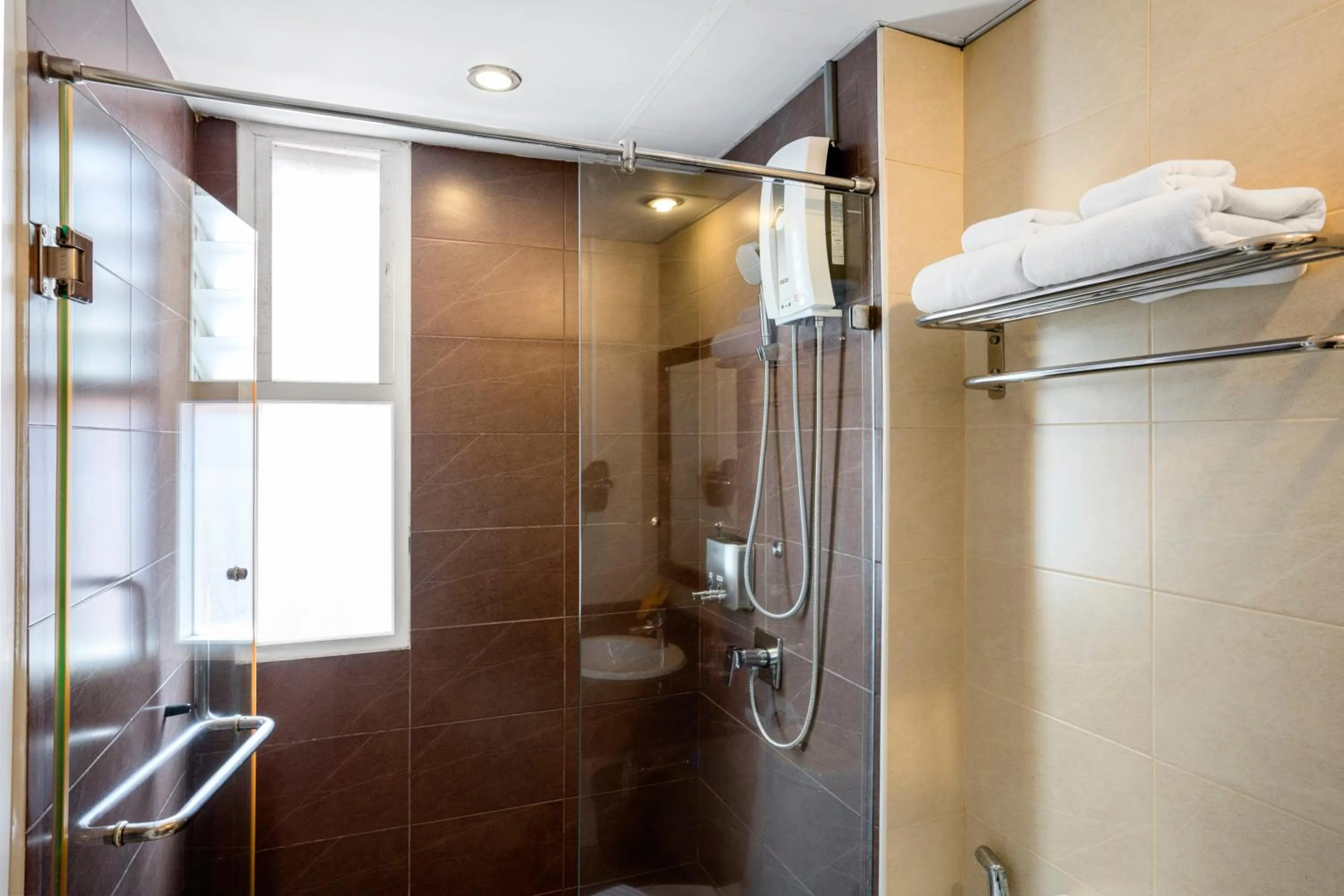 Shower in MeStyle Place Hotel