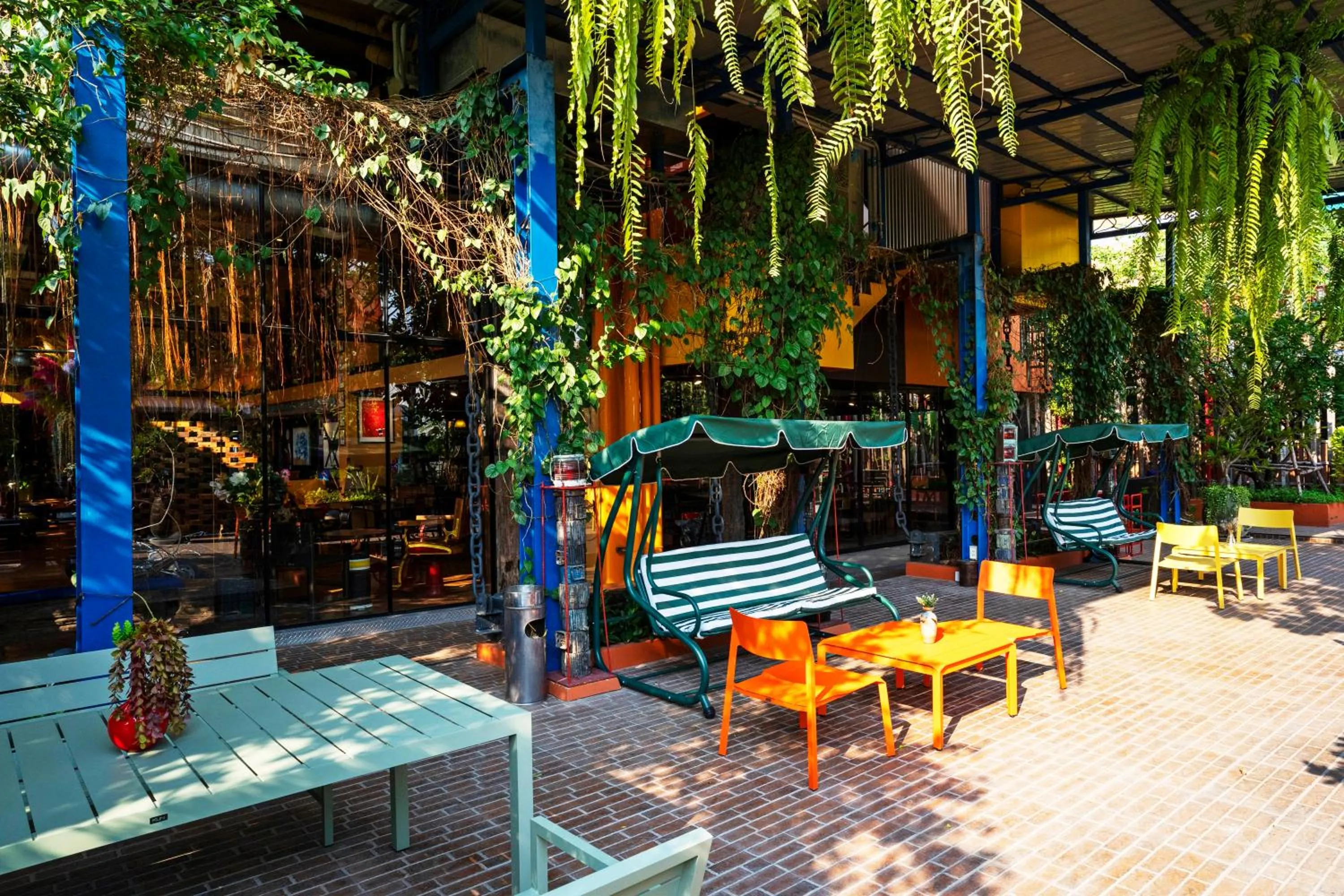 Restaurant/places to eat in MeStyle Place Hotel