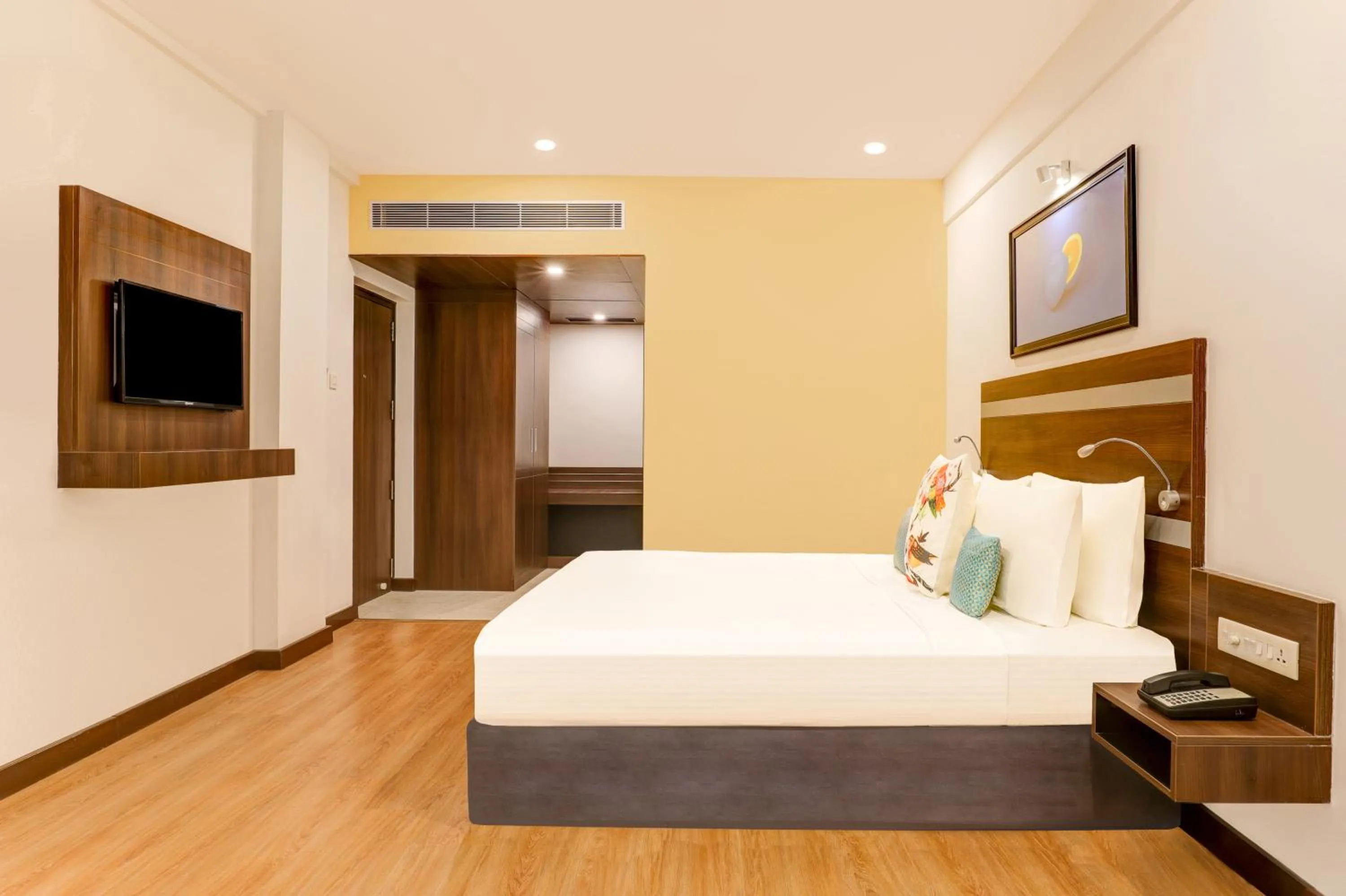 Bed in Lemon Tree Hotel, Port Blair Near to Airport