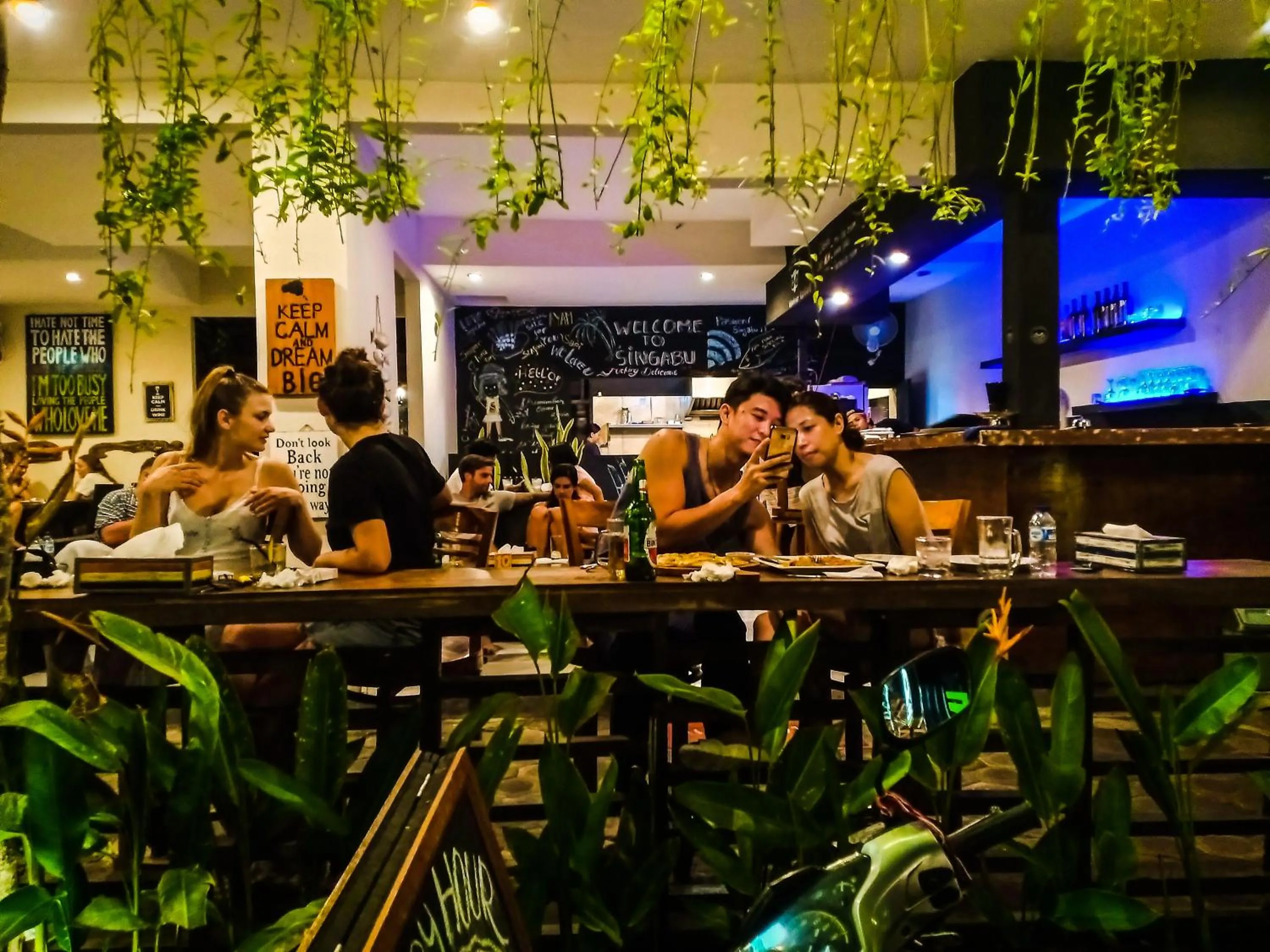 Restaurant/places to eat in Singabu Bungalows