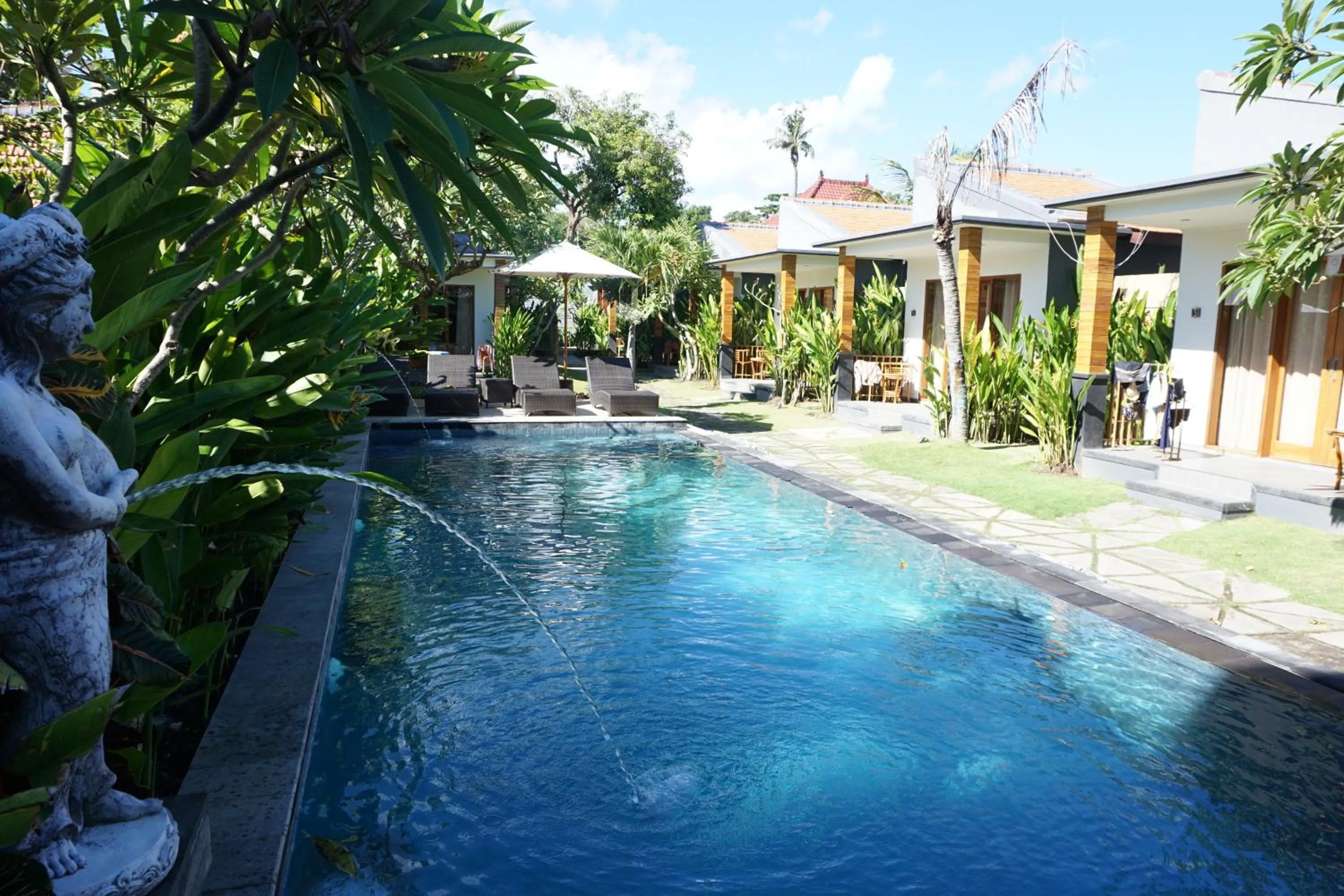 Swimming pool in Singabu Bungalows