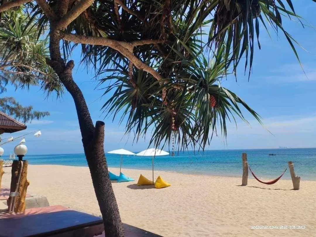 Beach in Lanta Miami Resort - SHA Extra Plus