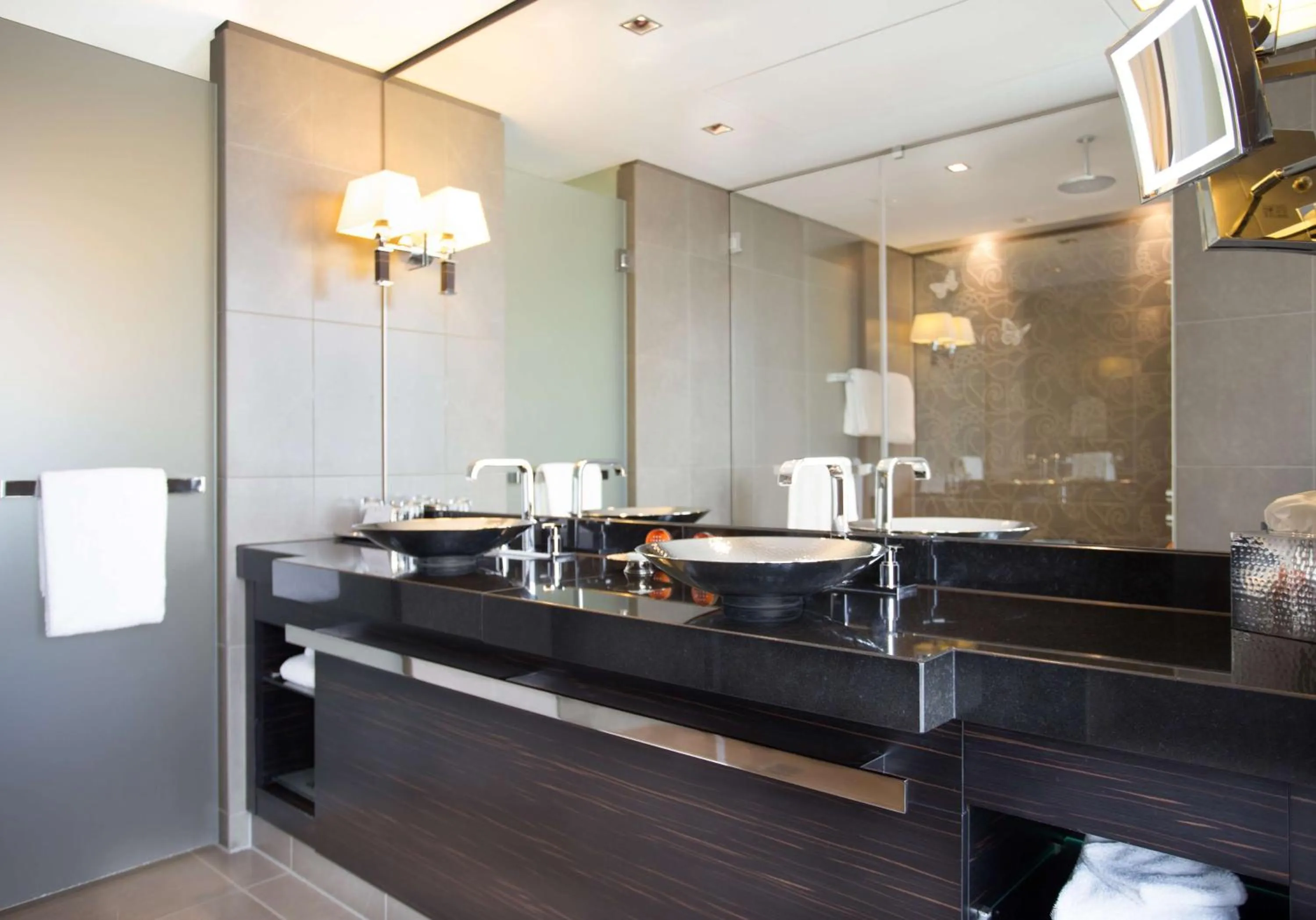 Bathroom in Hyatt Regency Dusseldorf