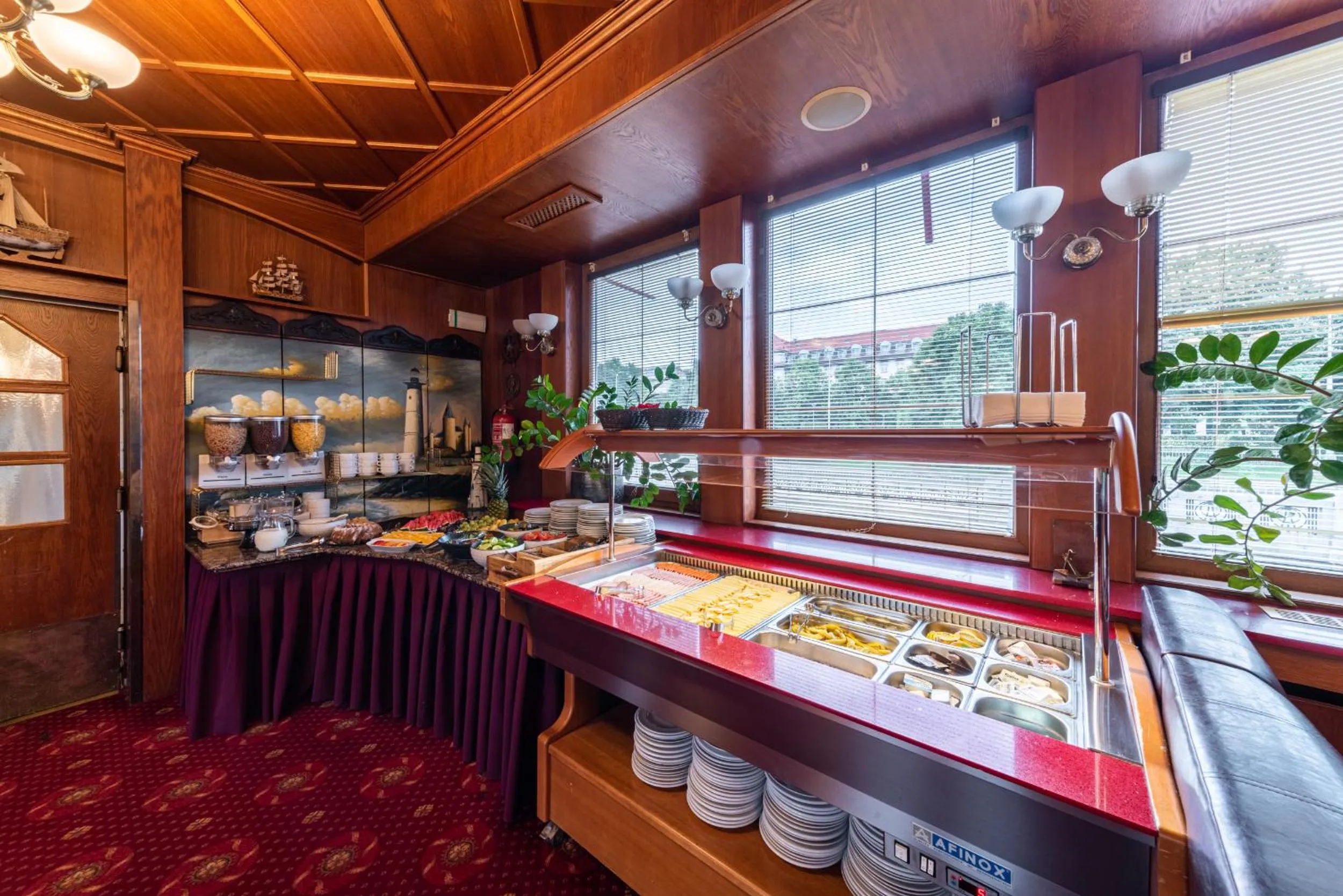 Restaurant/places to eat in Botel Albatros