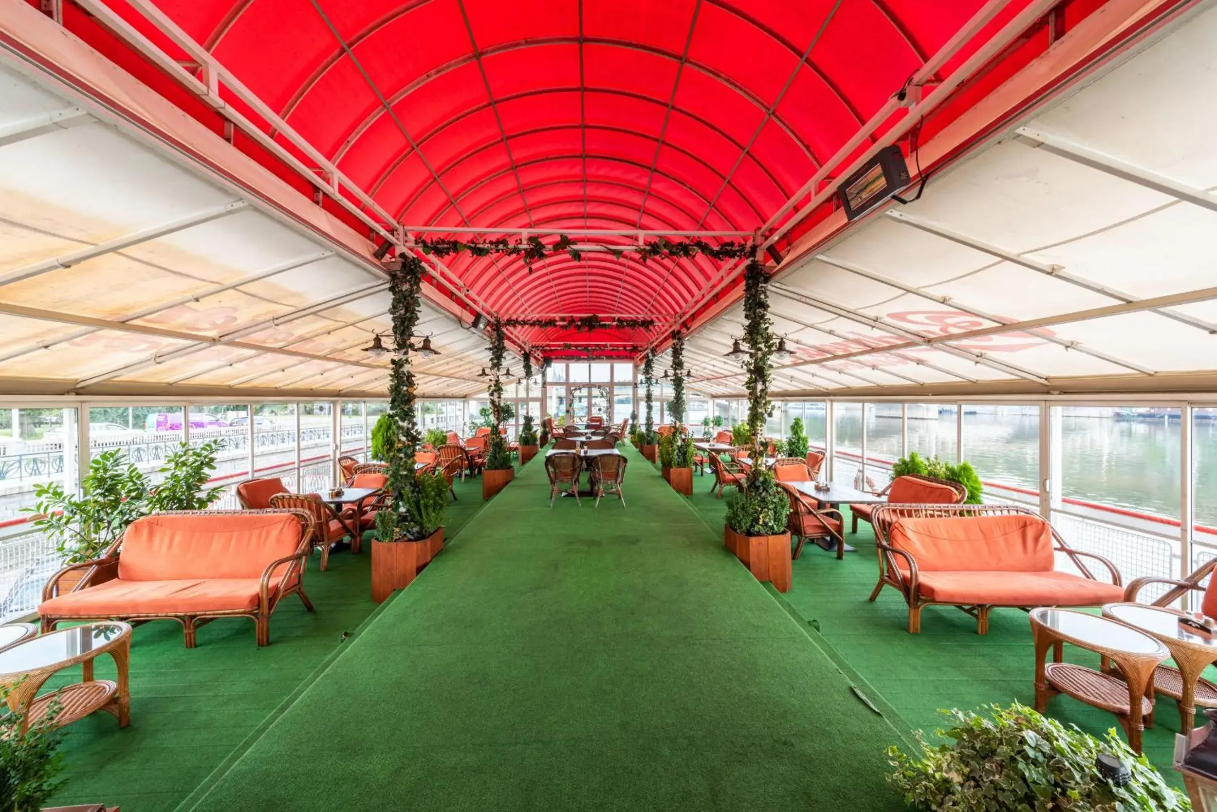 Restaurant/places to eat in Botel Albatros Restaurant/places to eat in Botel Albatros