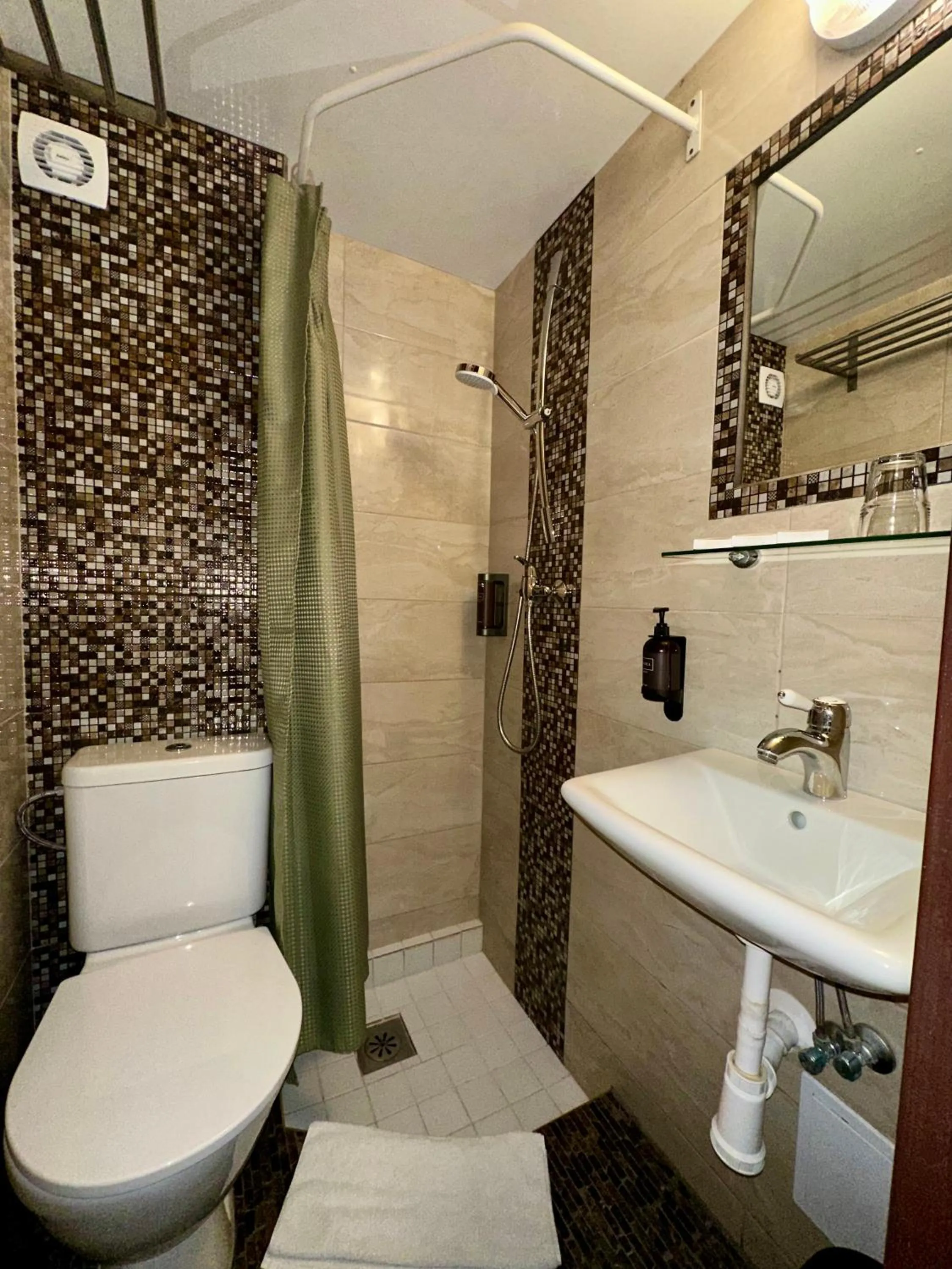 Bathroom in Botel Albatros