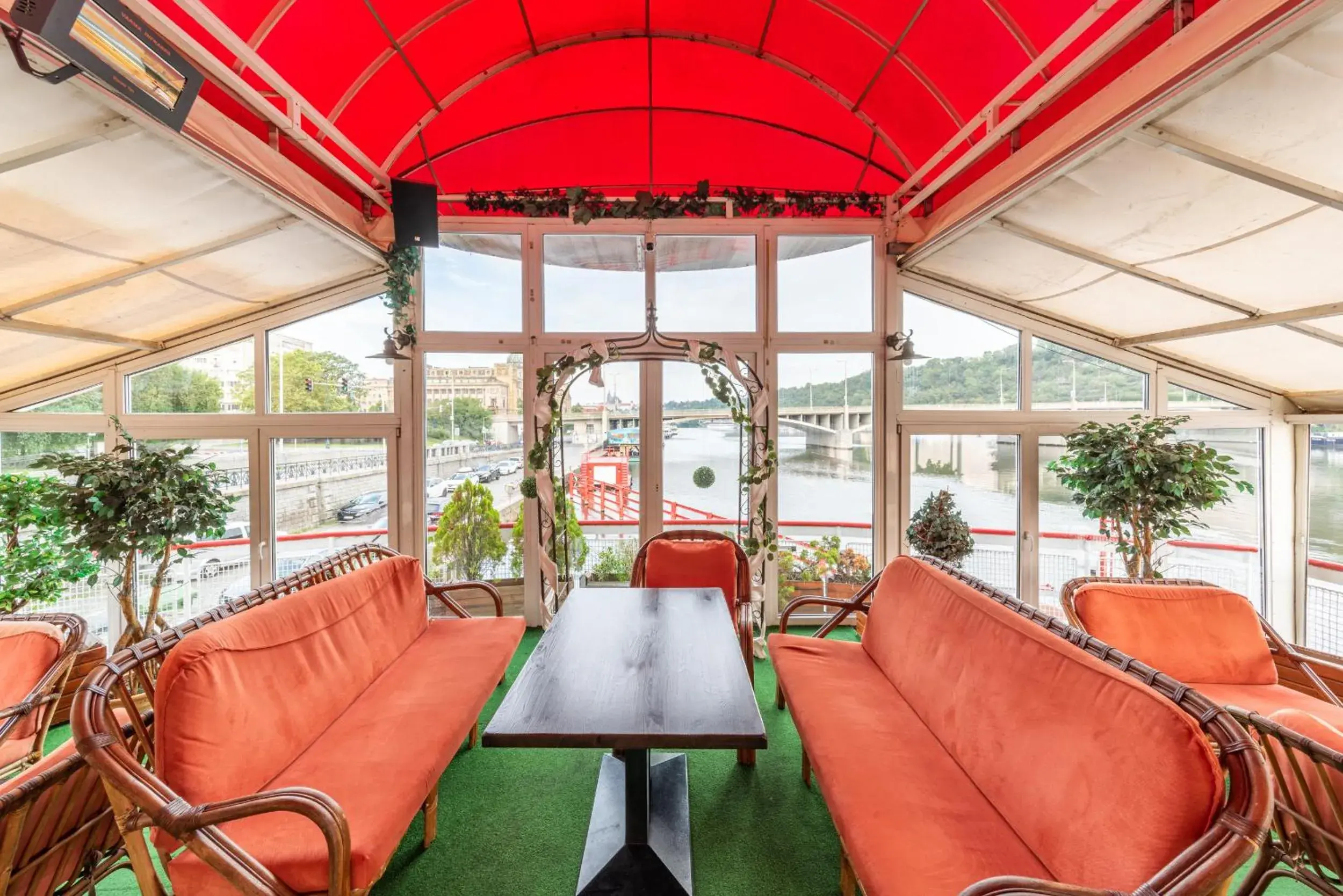 Restaurant/places to eat in Botel Albatros Restaurant/places to eat in Botel Albatros