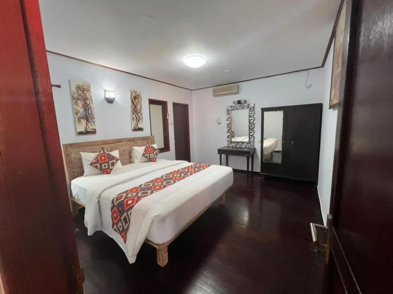 Bed in Wikarmas Villa Sanur