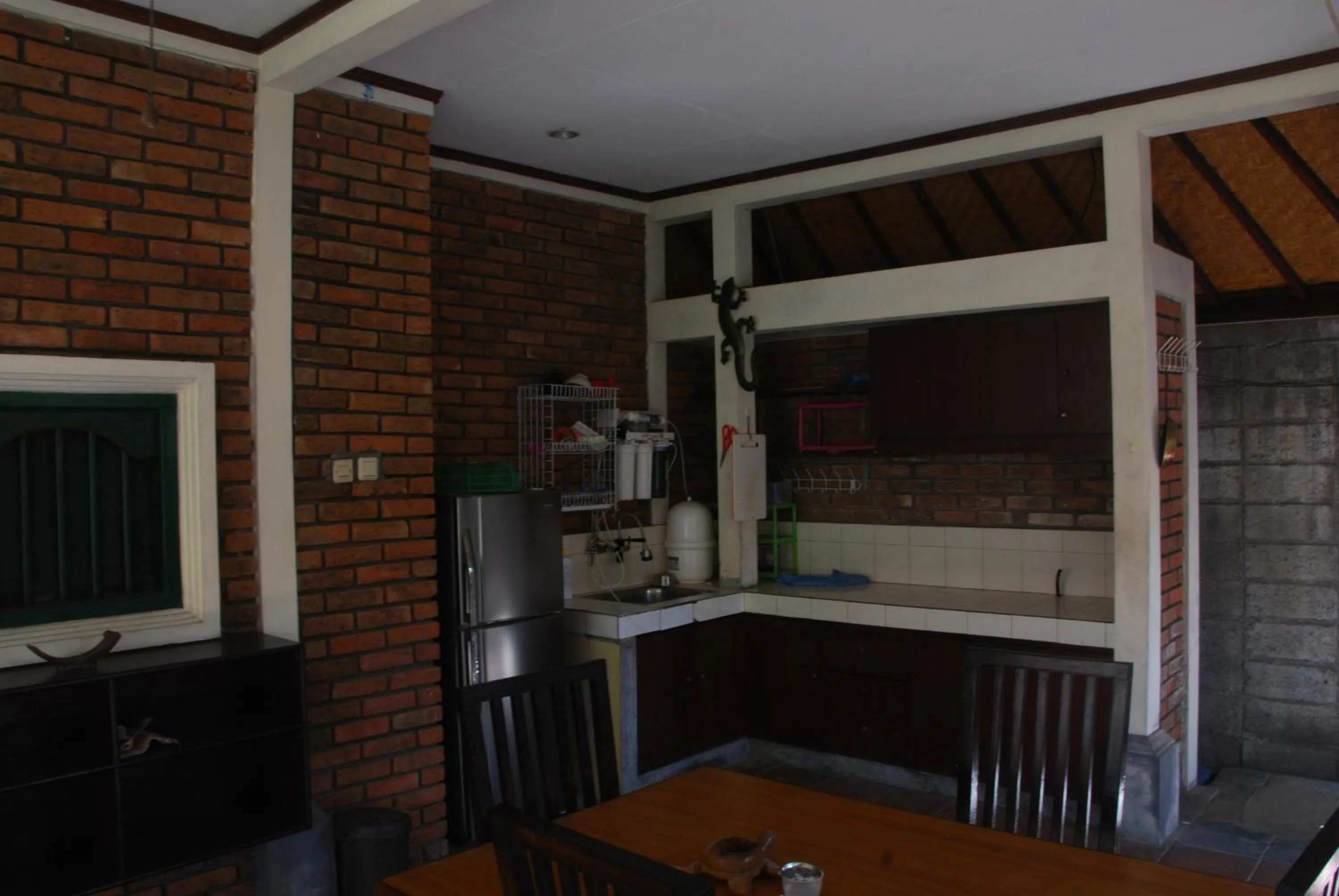 Kitchen or kitchenette in Wikarmas Villa Sanur