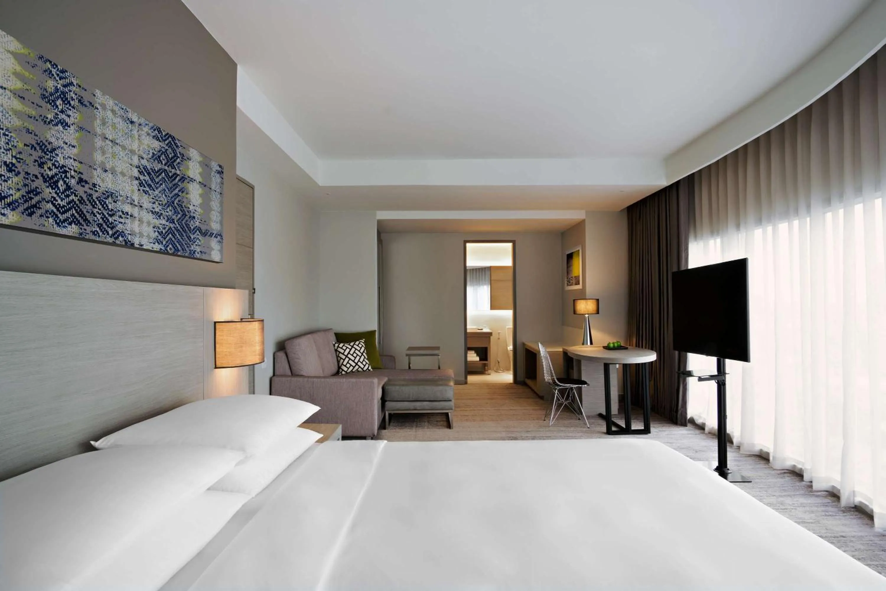 Photo of the whole room, Bed in Hyatt Place Bangkok Sukhumvit 24