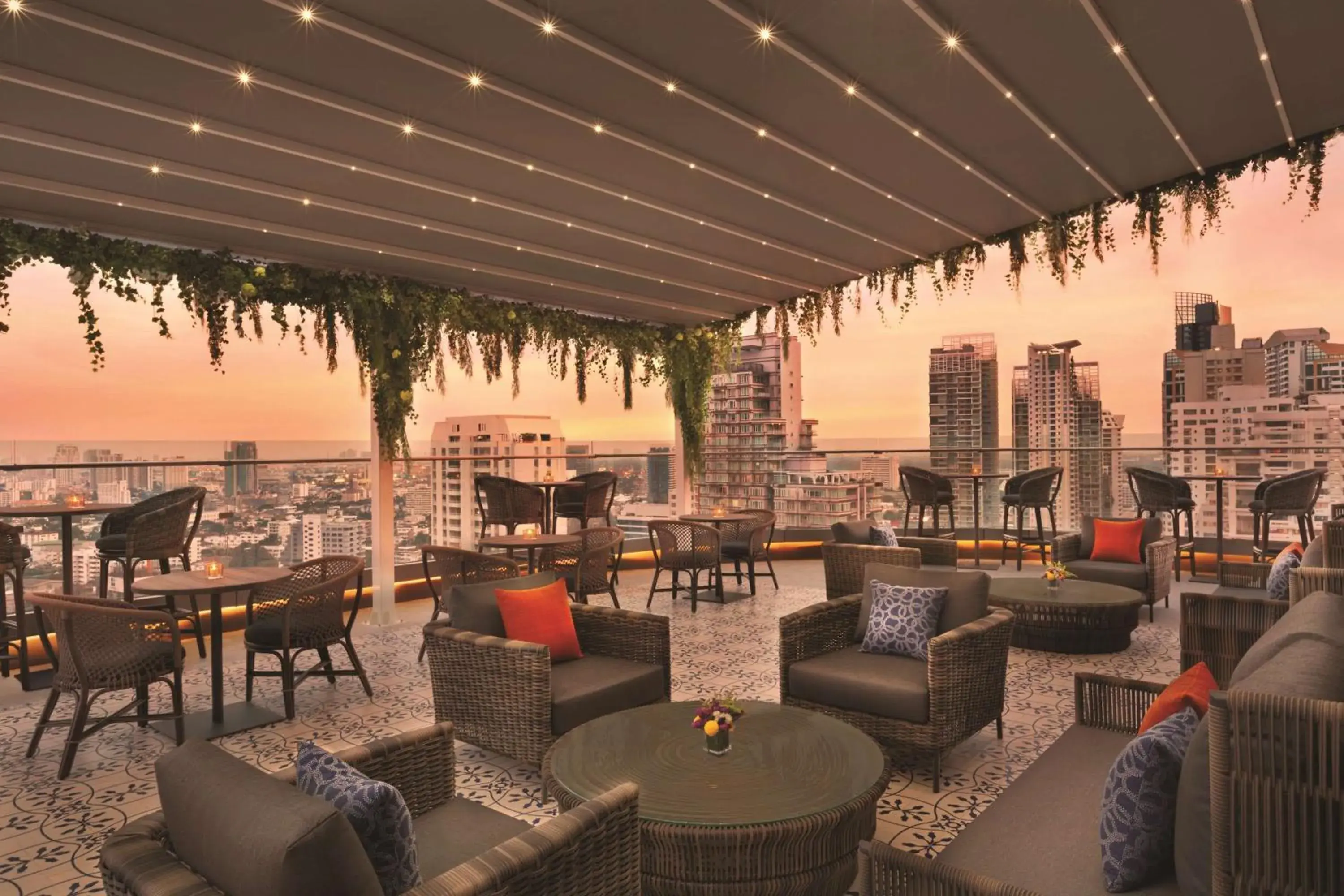 Lounge or bar in Hyatt Place Bangkok Sukhumvit 24 Lounge or bar in Hyatt Place Bangkok Sukhumvit 24