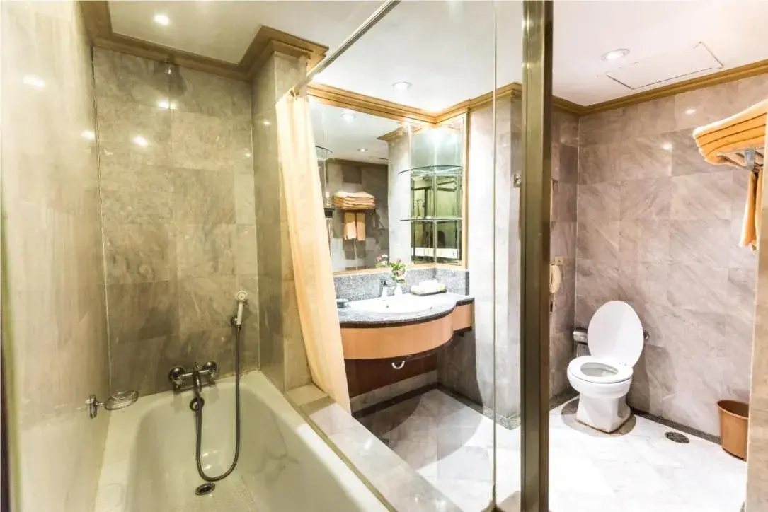 Bathroom in The Maruay Garden Hotel Bathroom in The Maruay Garden Hotel